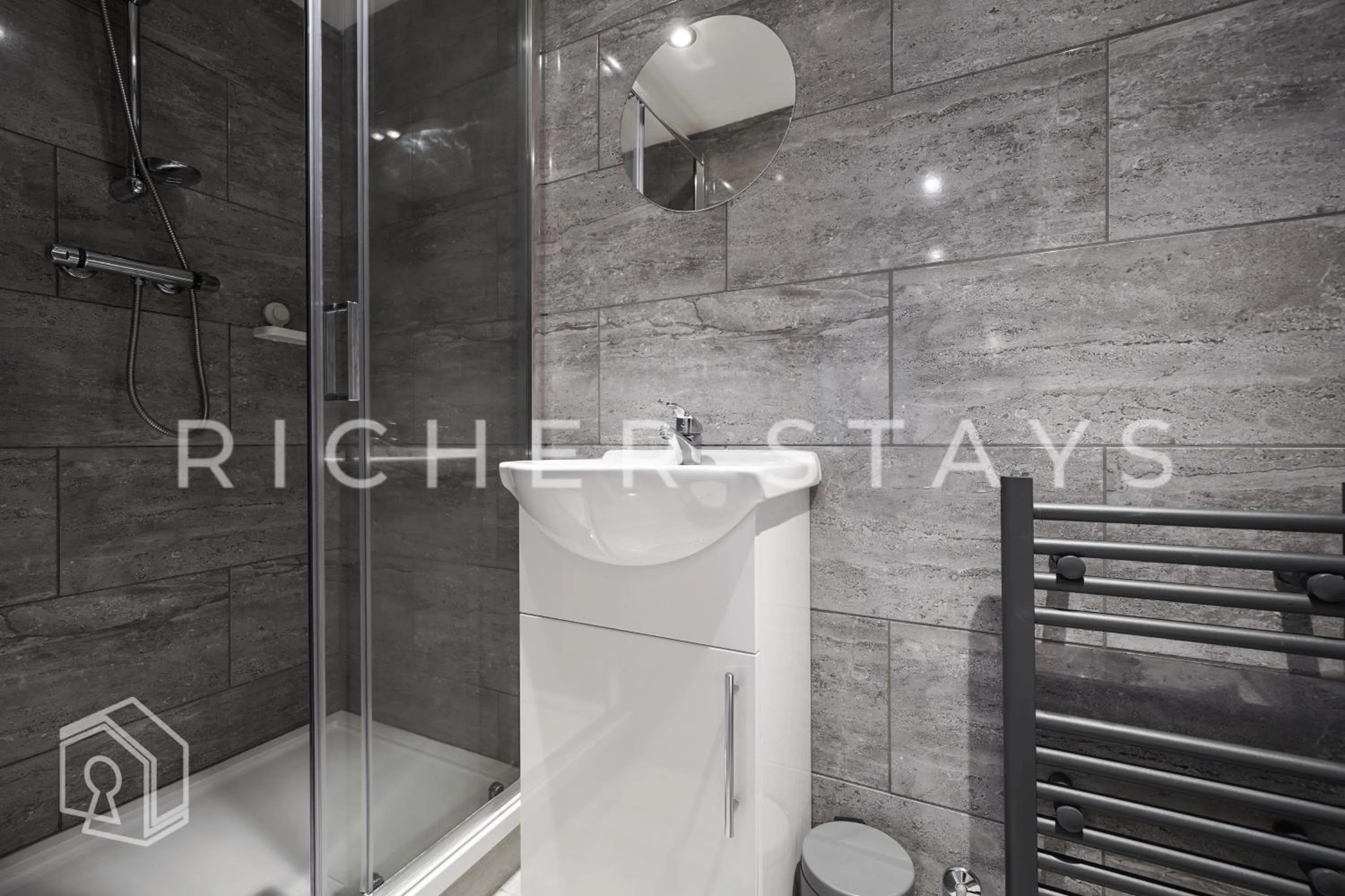 Shower in Hackney Suites - En-suite rooms & amenities