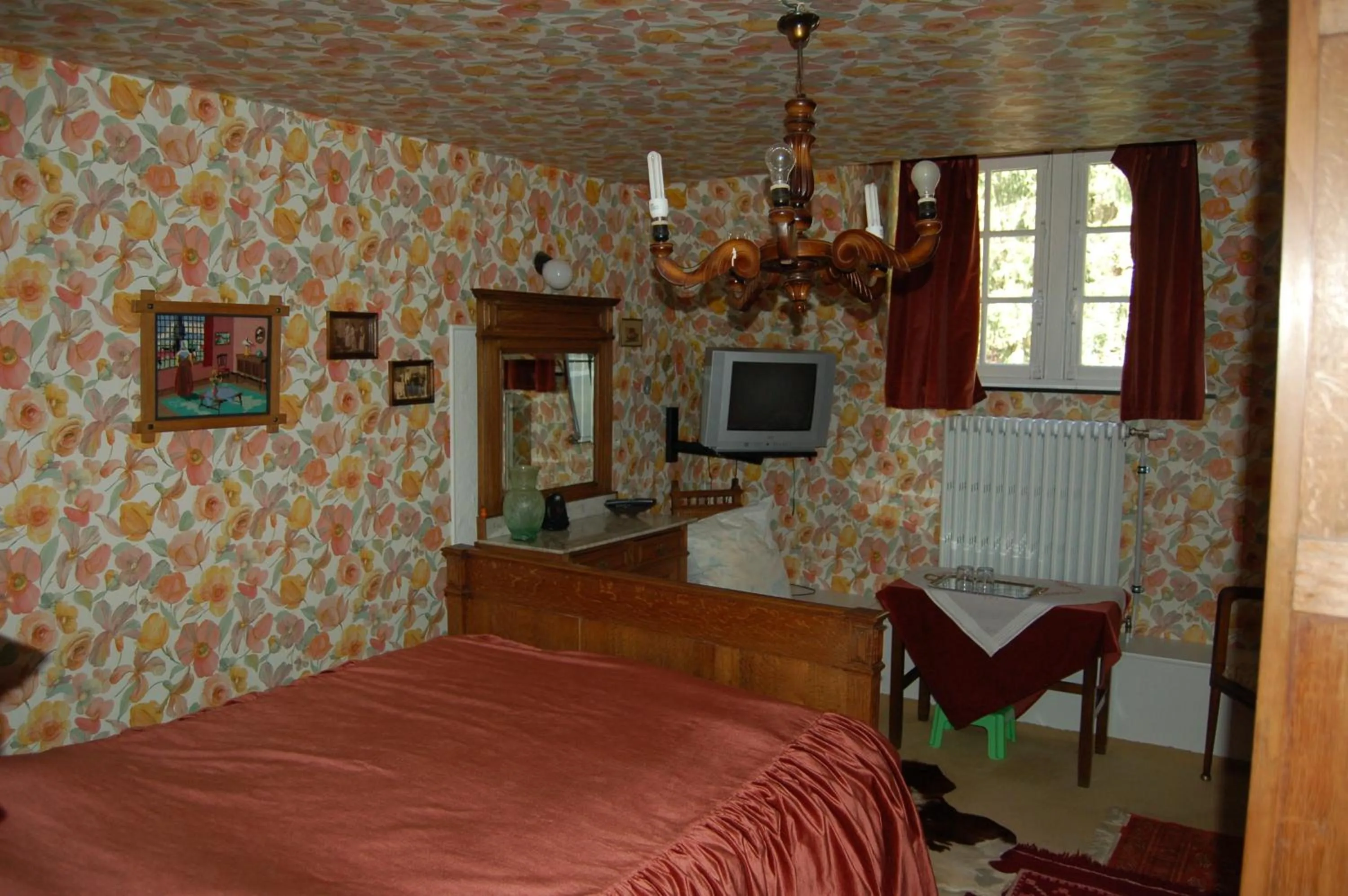 Photo of the whole room, Bed in B&B Les Genêts