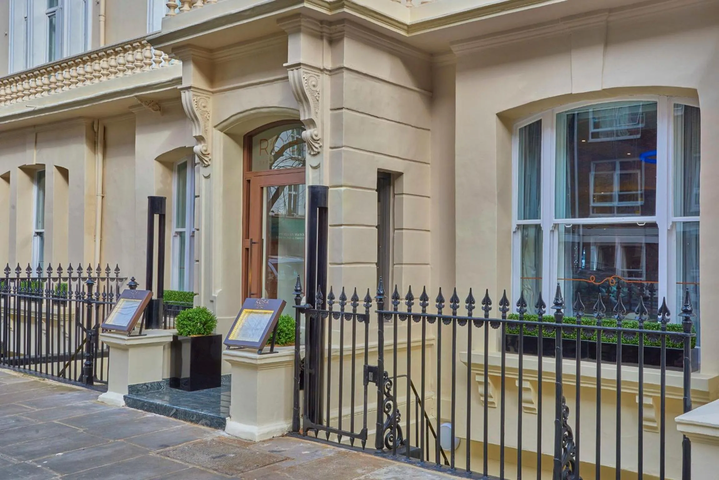 Restaurant/places to eat in Norfolk Towers Paddington