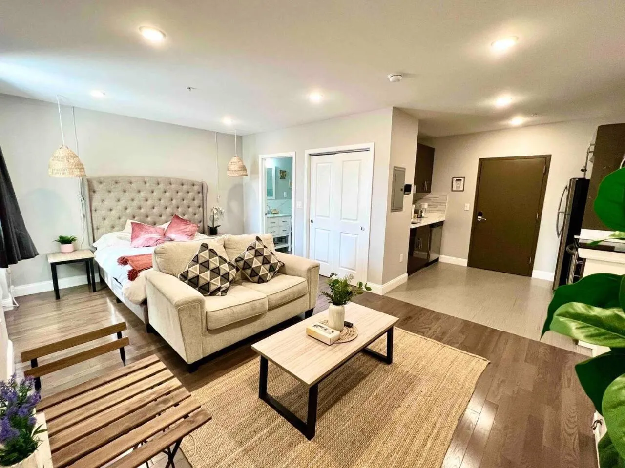 Bed in 302 Comfy Cabin 1BD with city view in Center city