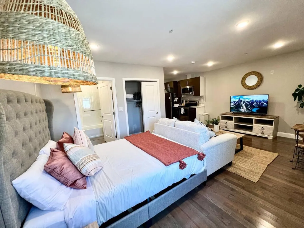 Bed in 302 Comfy Cabin 1BD with city view in Center city