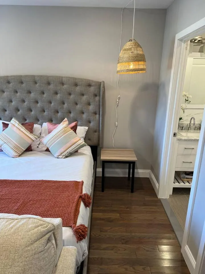 Bed in 302 Comfy Cabin 1BD with city view in Center city