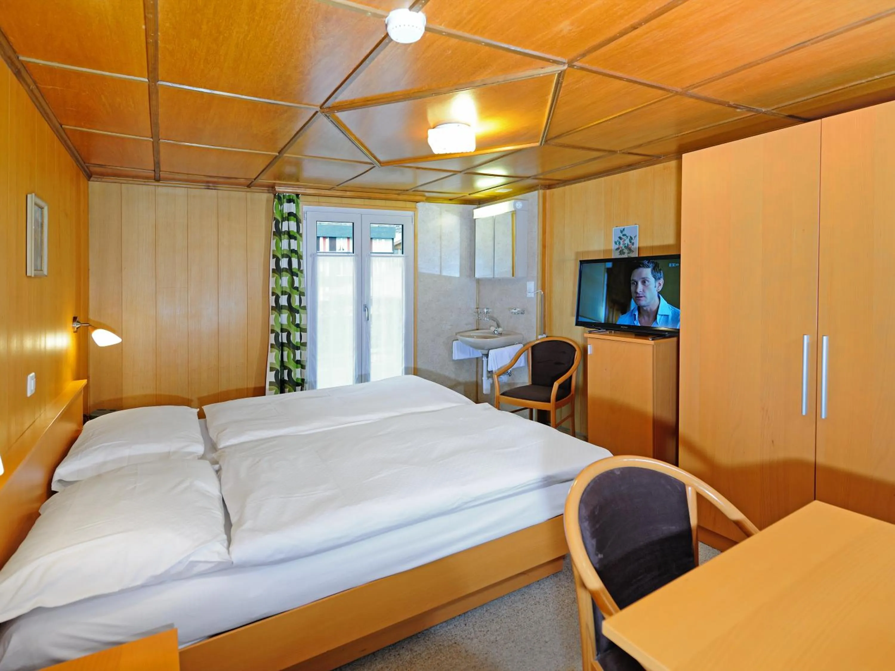 Photo of the whole room, Bed in Hotel Alphubel