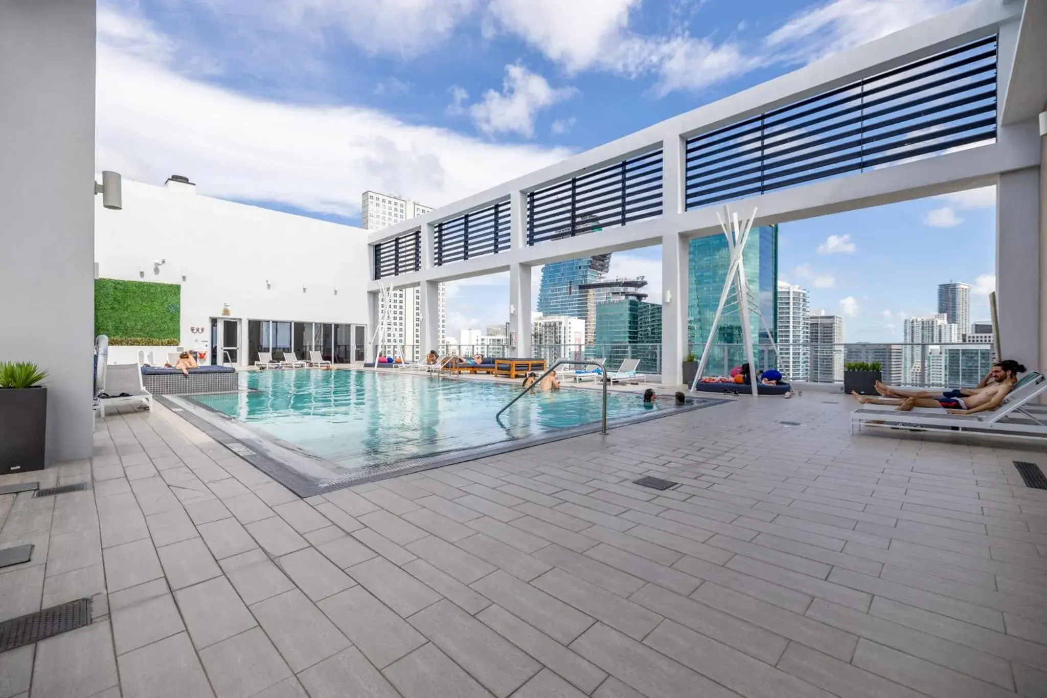 Cozy Downtown Pad- Luxe Rooftop pool gym and more Cozy Downtown Pad- Luxe Rooftop pool gym and more