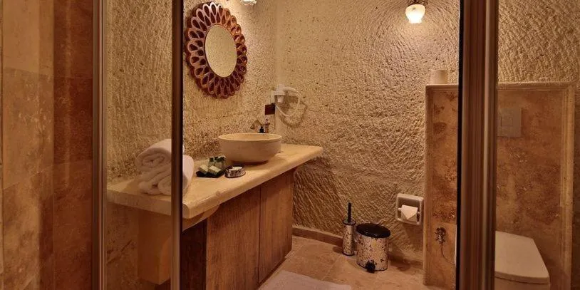 Shower, Bathroom in Milagre Cave Hotel