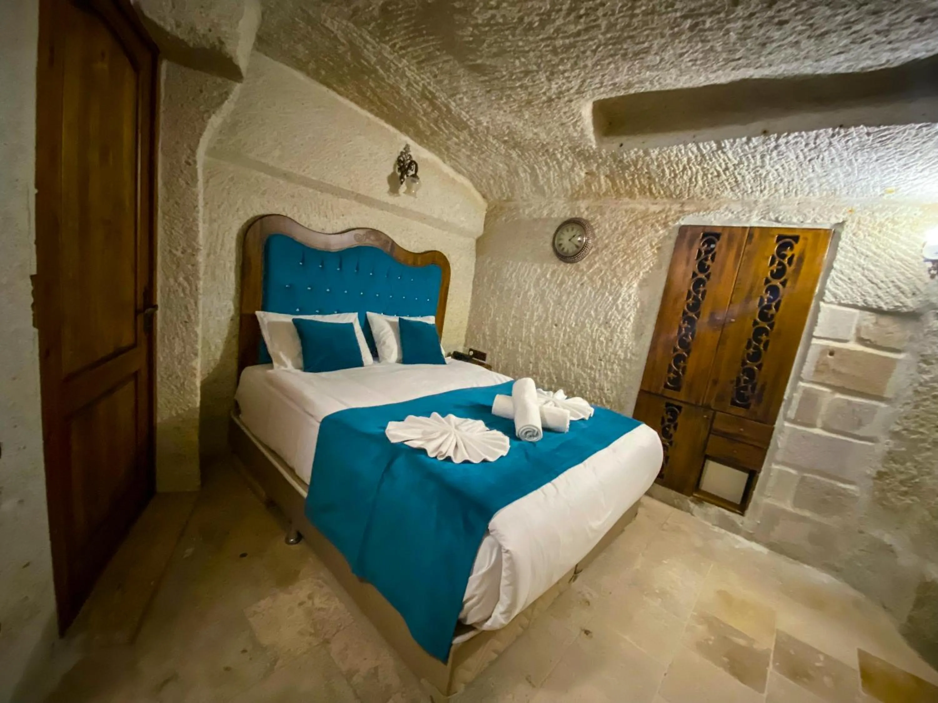 Bed in Milagre Cave Hotel