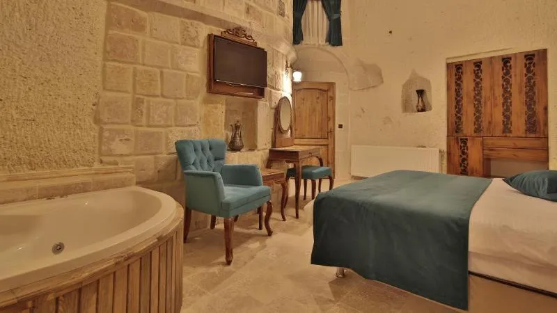 Bath, TV/Entertainment Center in Milagre Cave Hotel
