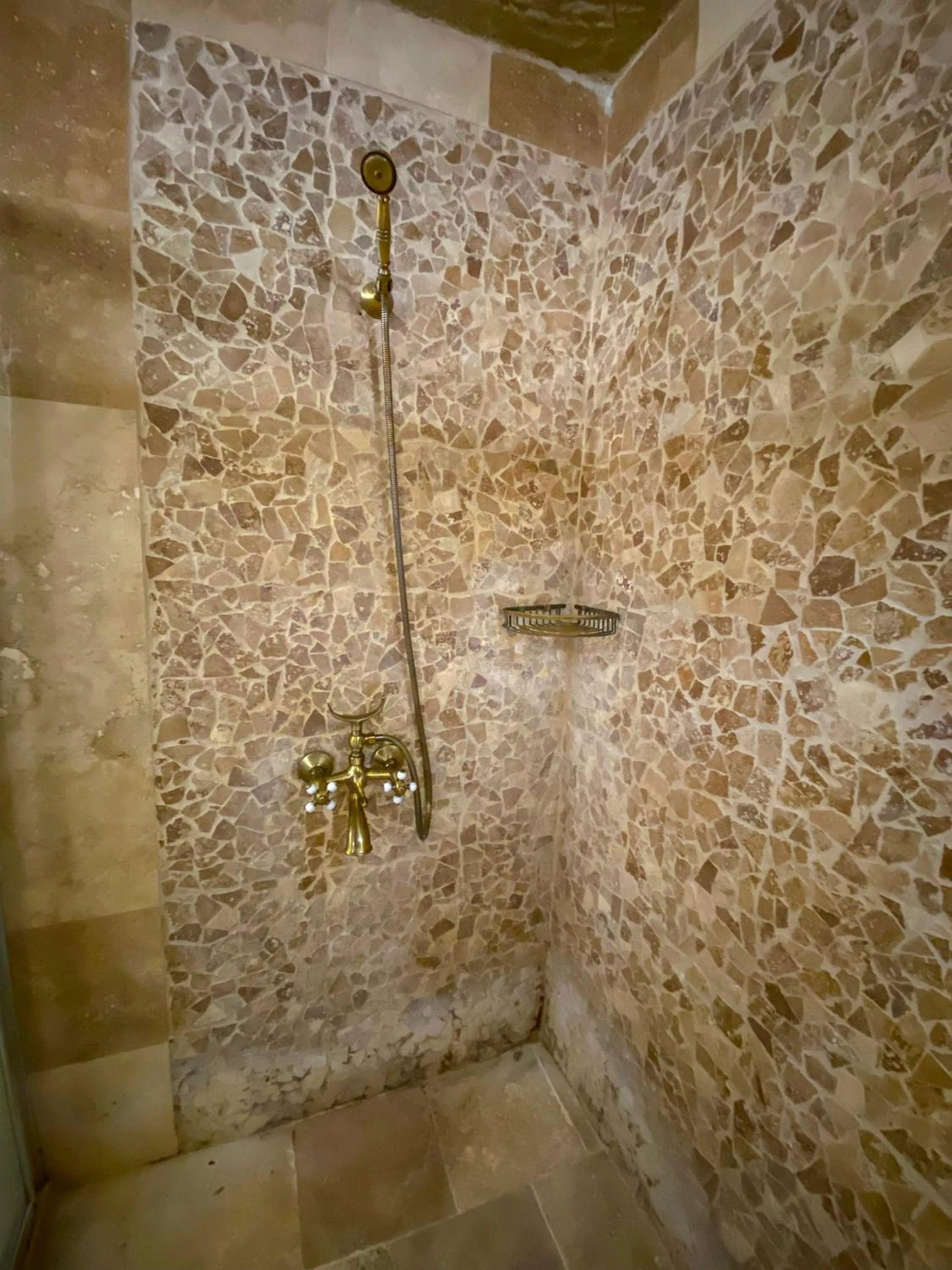 Shower, Bathroom in Milagre Cave Hotel
