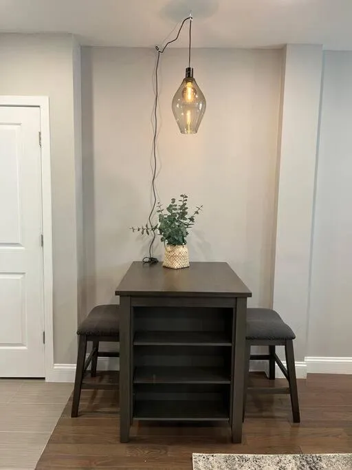 308 Cozy and warm King Bed APT in center city