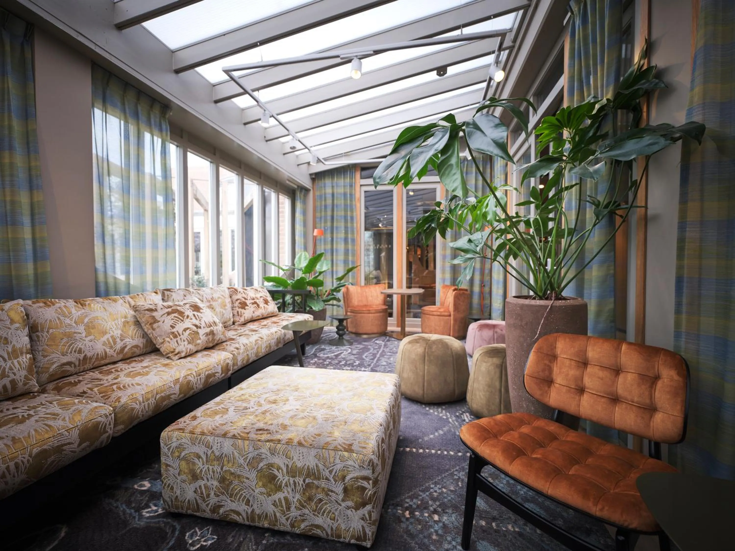 Lobby or reception in Carlton Oasis Hotel