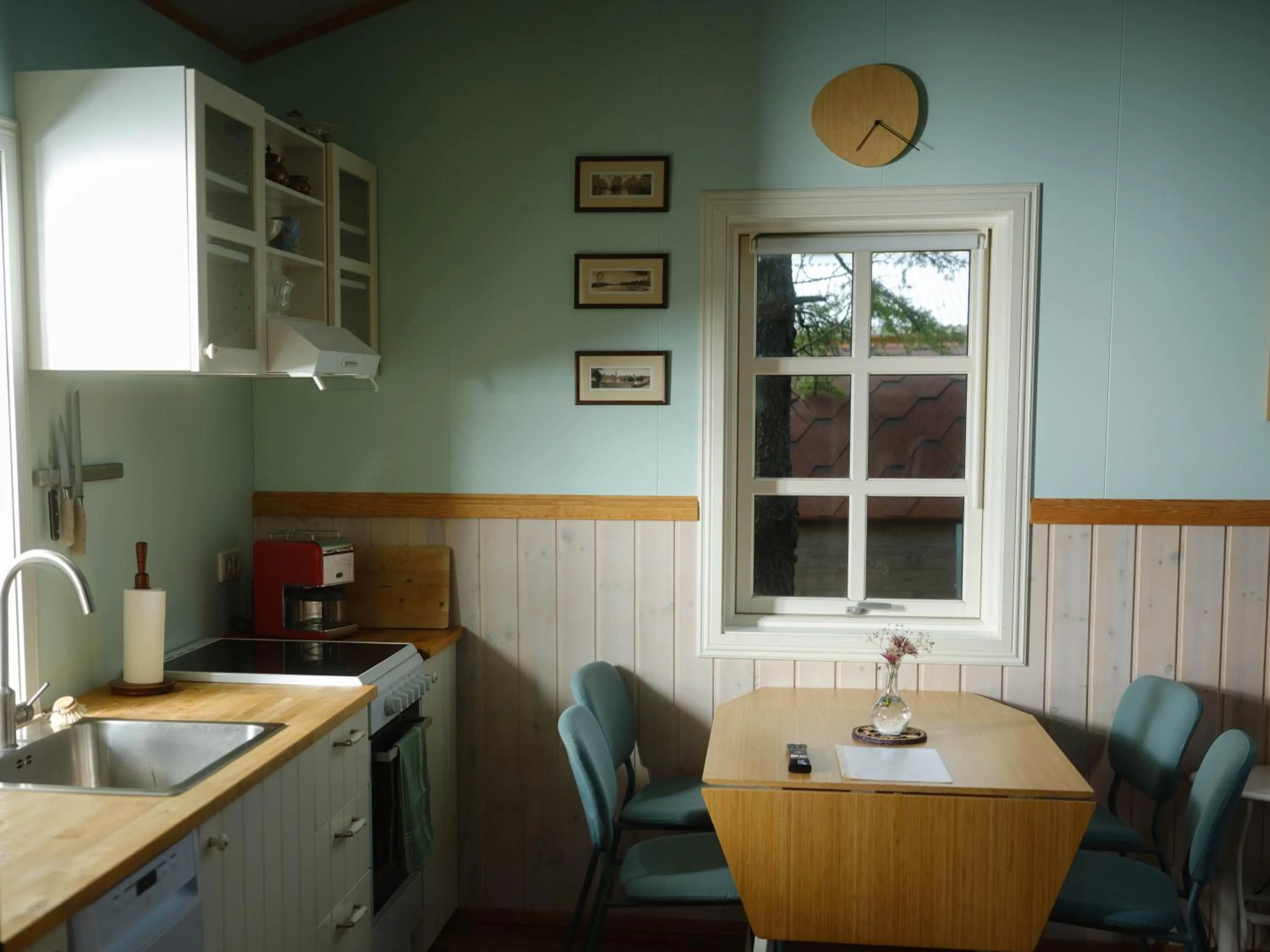 Coffee/tea facilities in Backyard Village