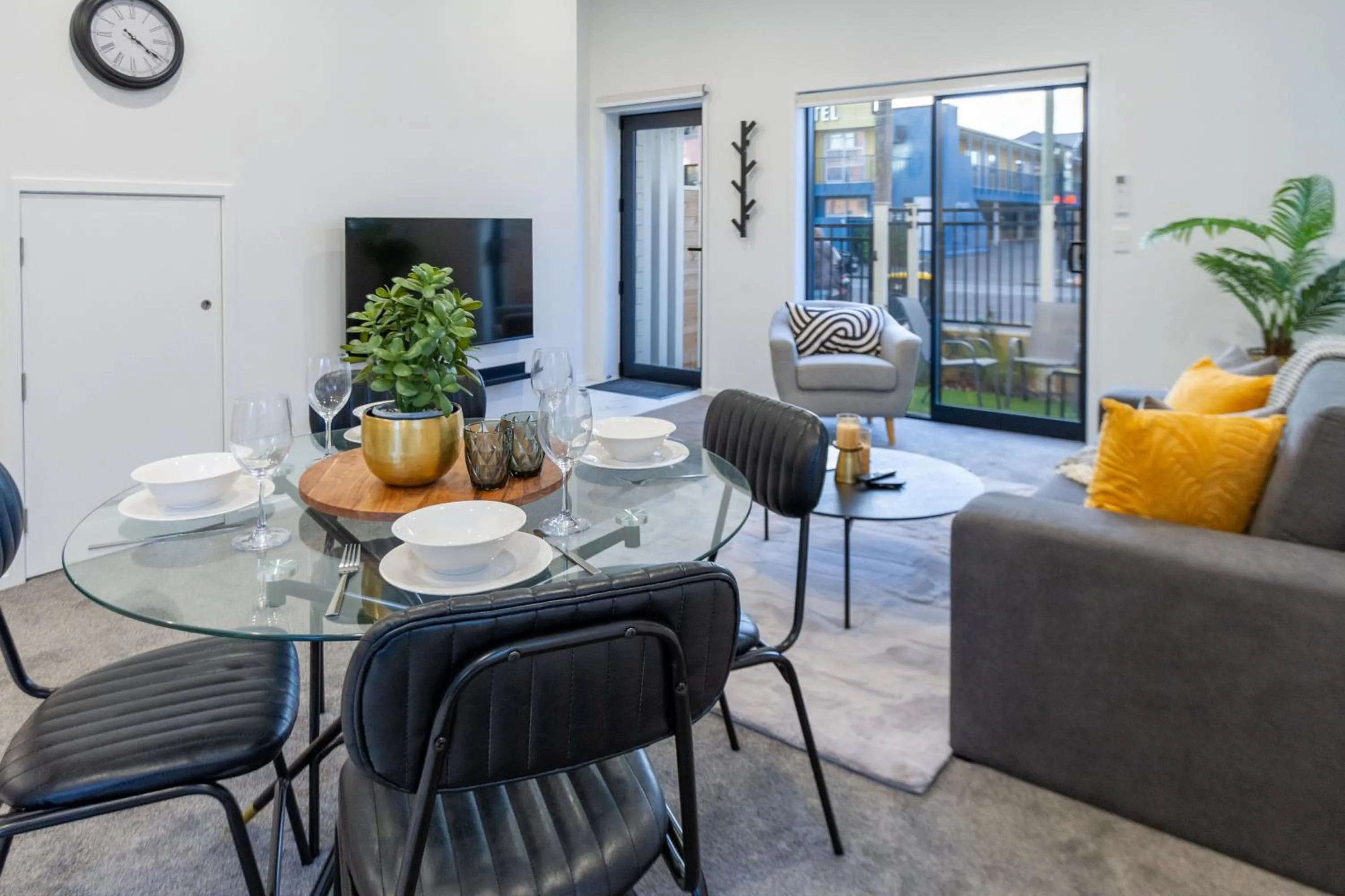 Three-Bedroom Apartment in 3 bedroom 2 bath Central City