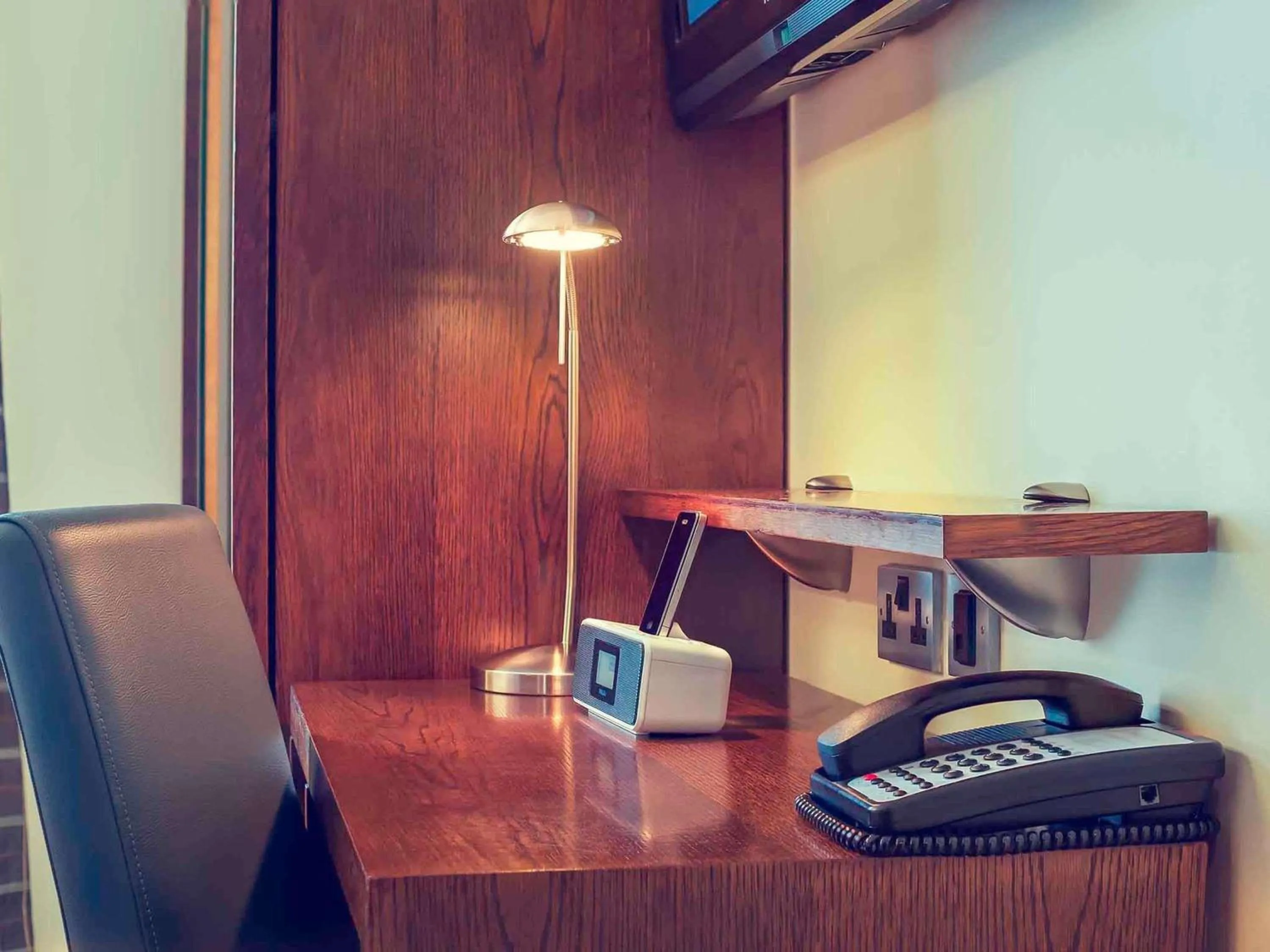 Bedroom in Mercure London Paddington Hotel