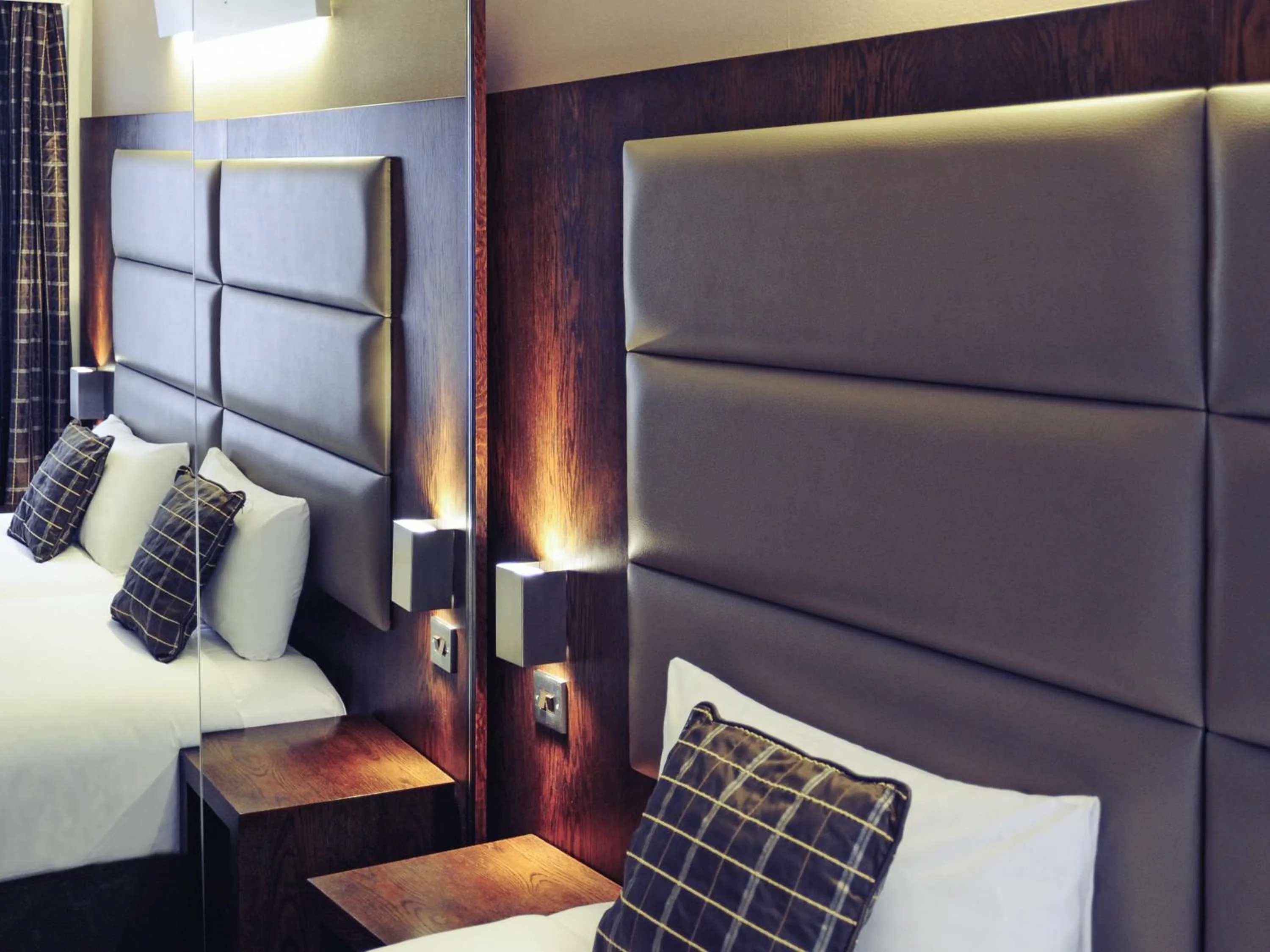 Bedroom, Bed in Mercure London Paddington Hotel