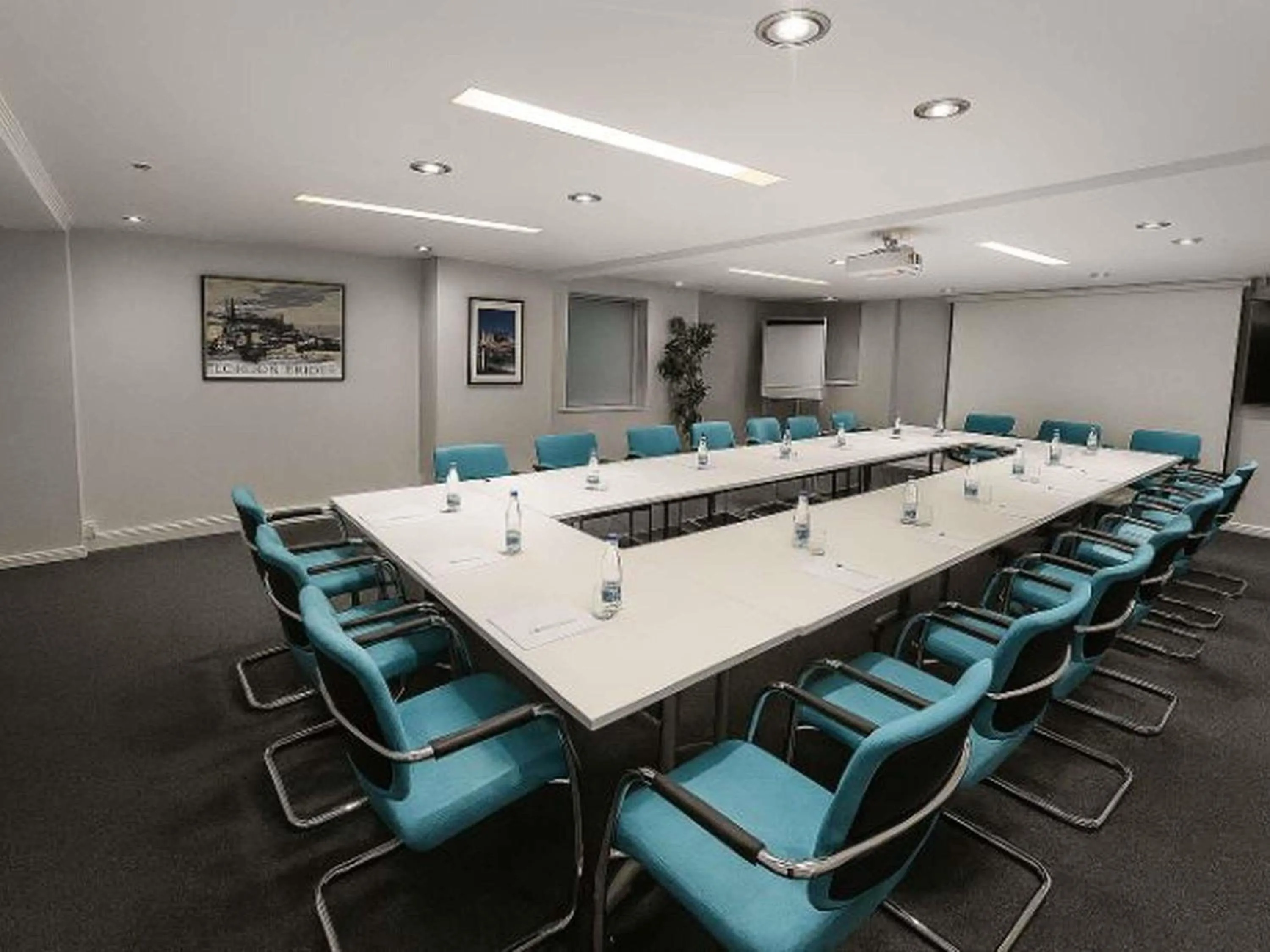 Property building in Mercure London Paddington Hotel