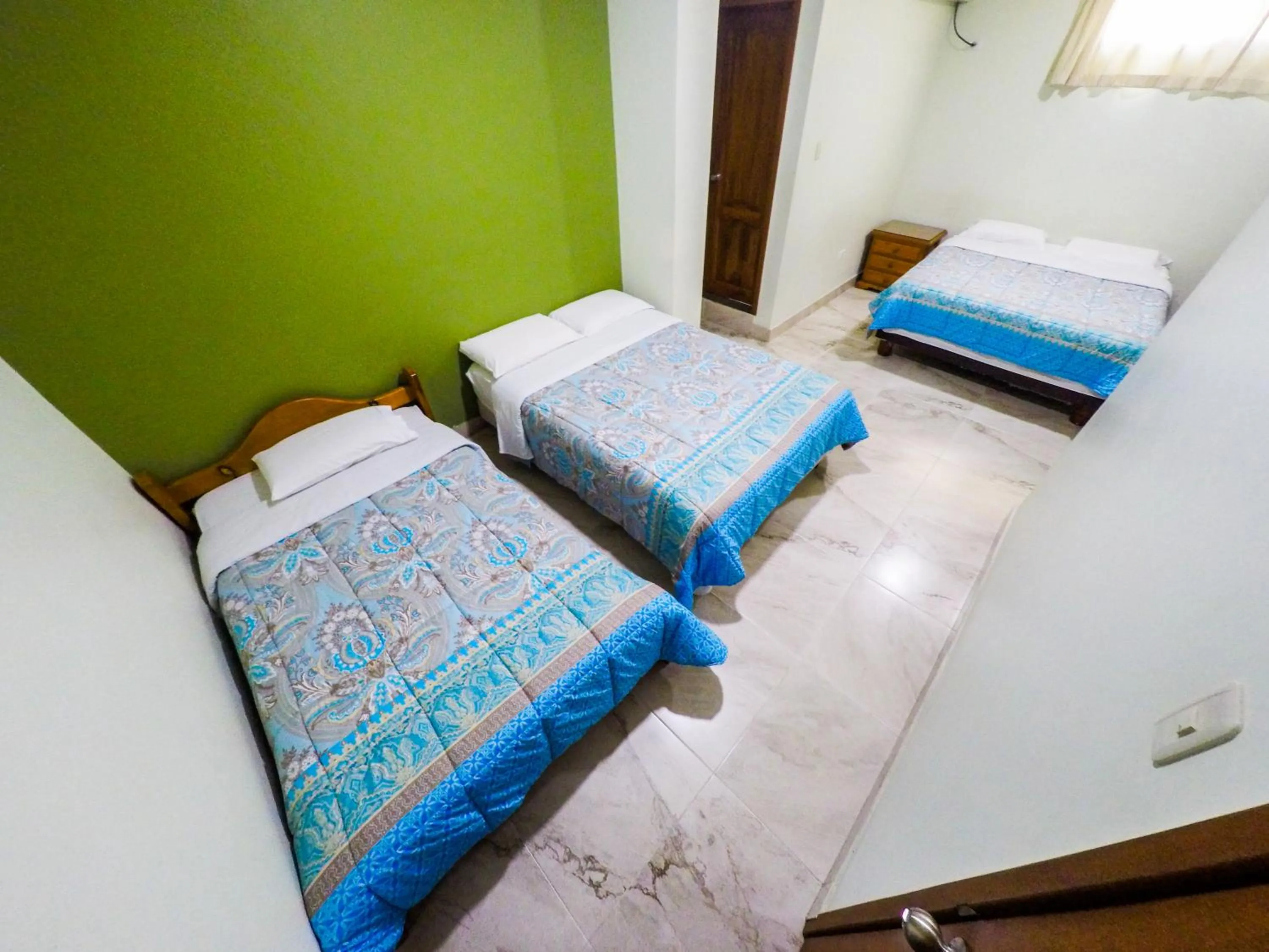 Photo of the whole room, Bed in DC Suites Aeropuerto