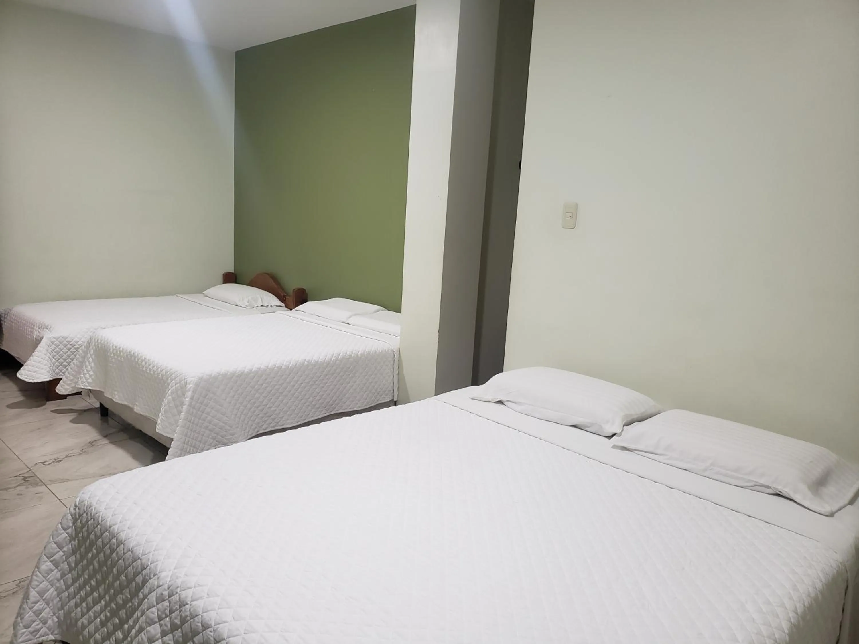 Photo of the whole room, Bed in DC Suites Aeropuerto