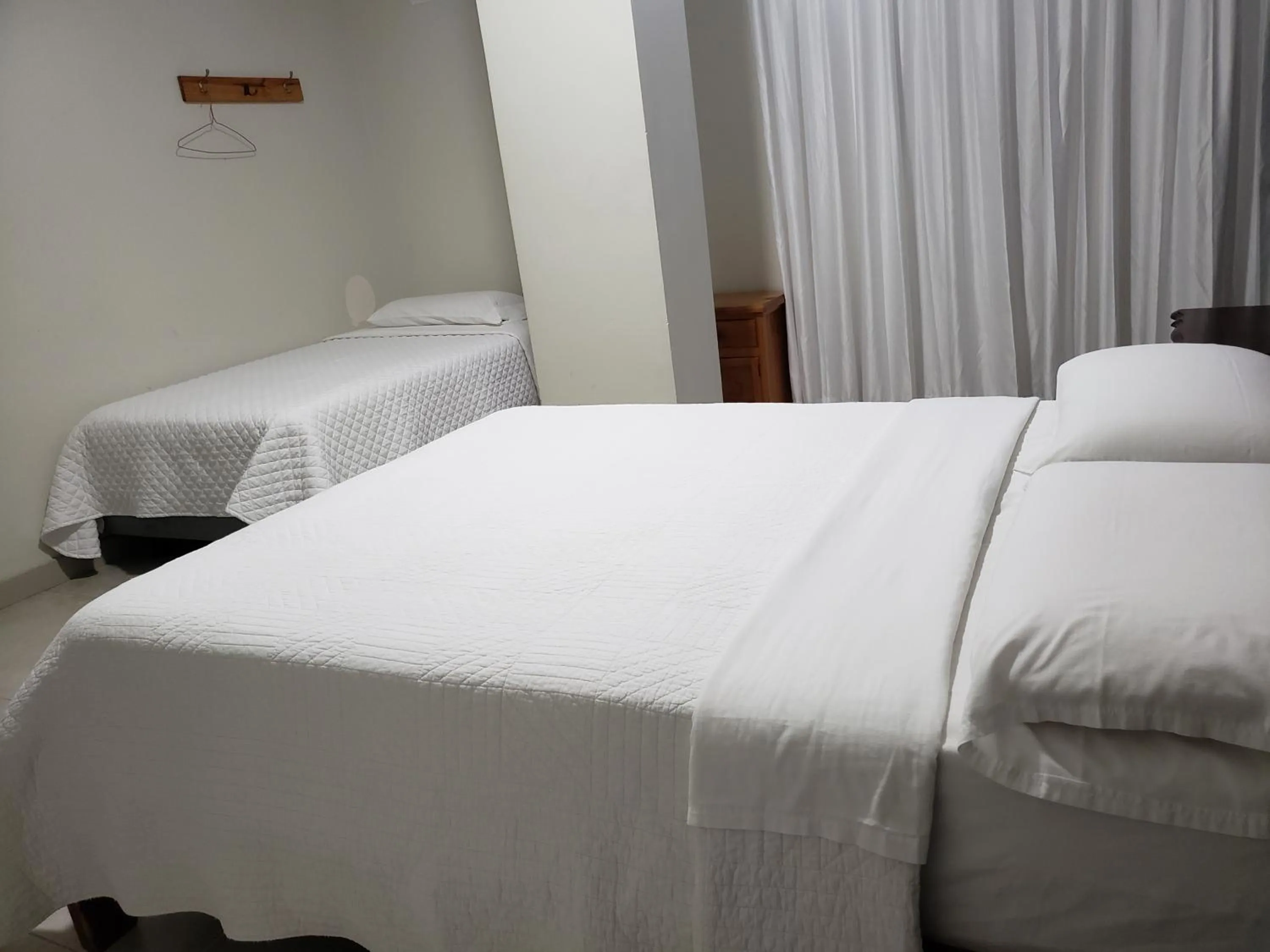 Photo of the whole room, Bed in DC Suites Aeropuerto