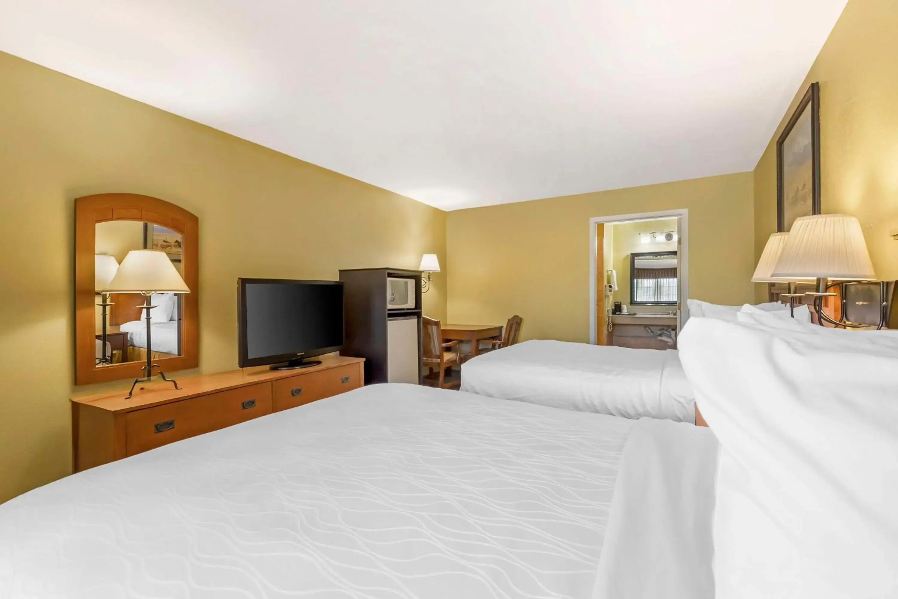 Bedroom, Bed in Best Western Executive Inn Bedroom, Bed in Best Western Executive Inn