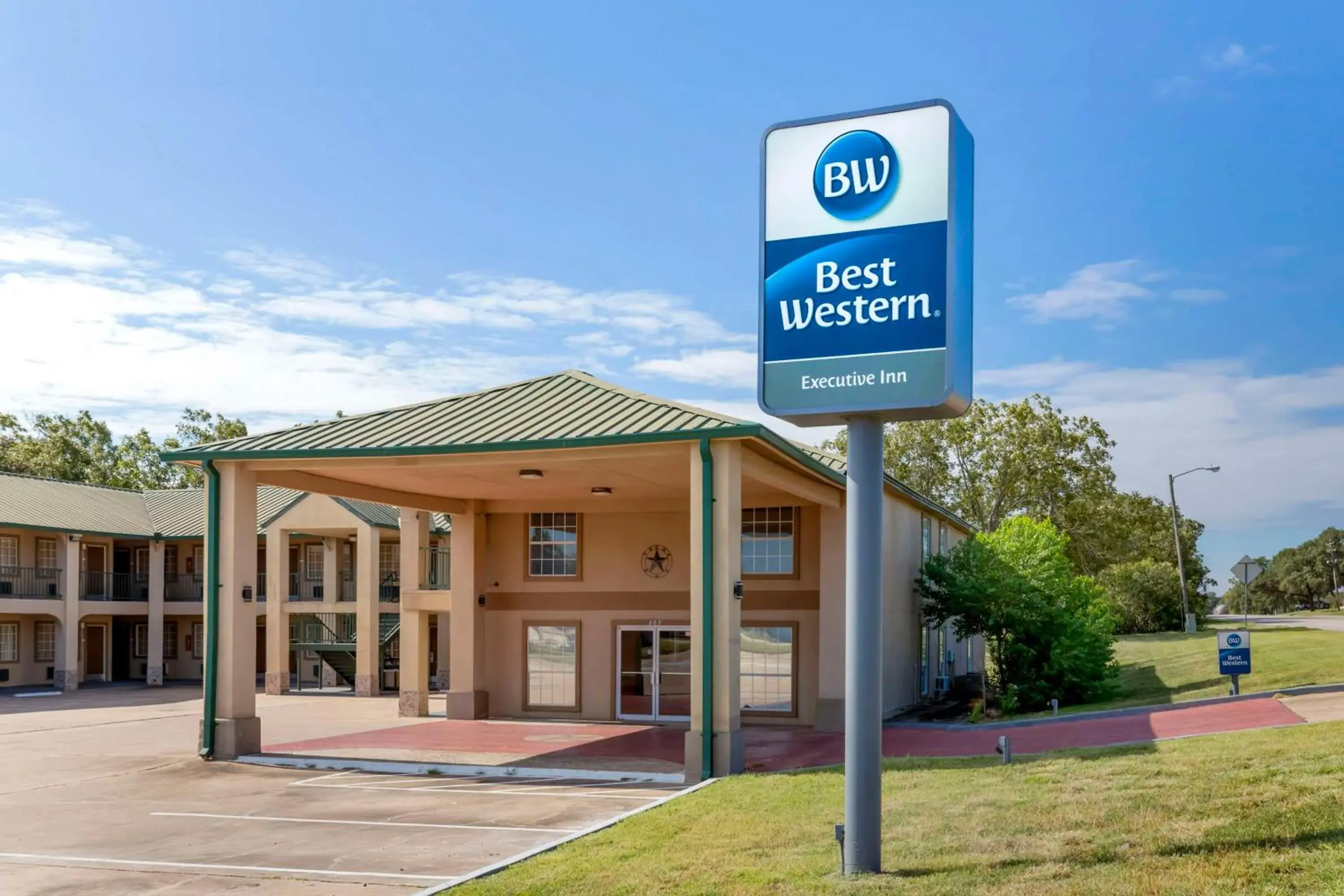 Property building in Best Western Executive Inn Property building in Best Western Executive Inn