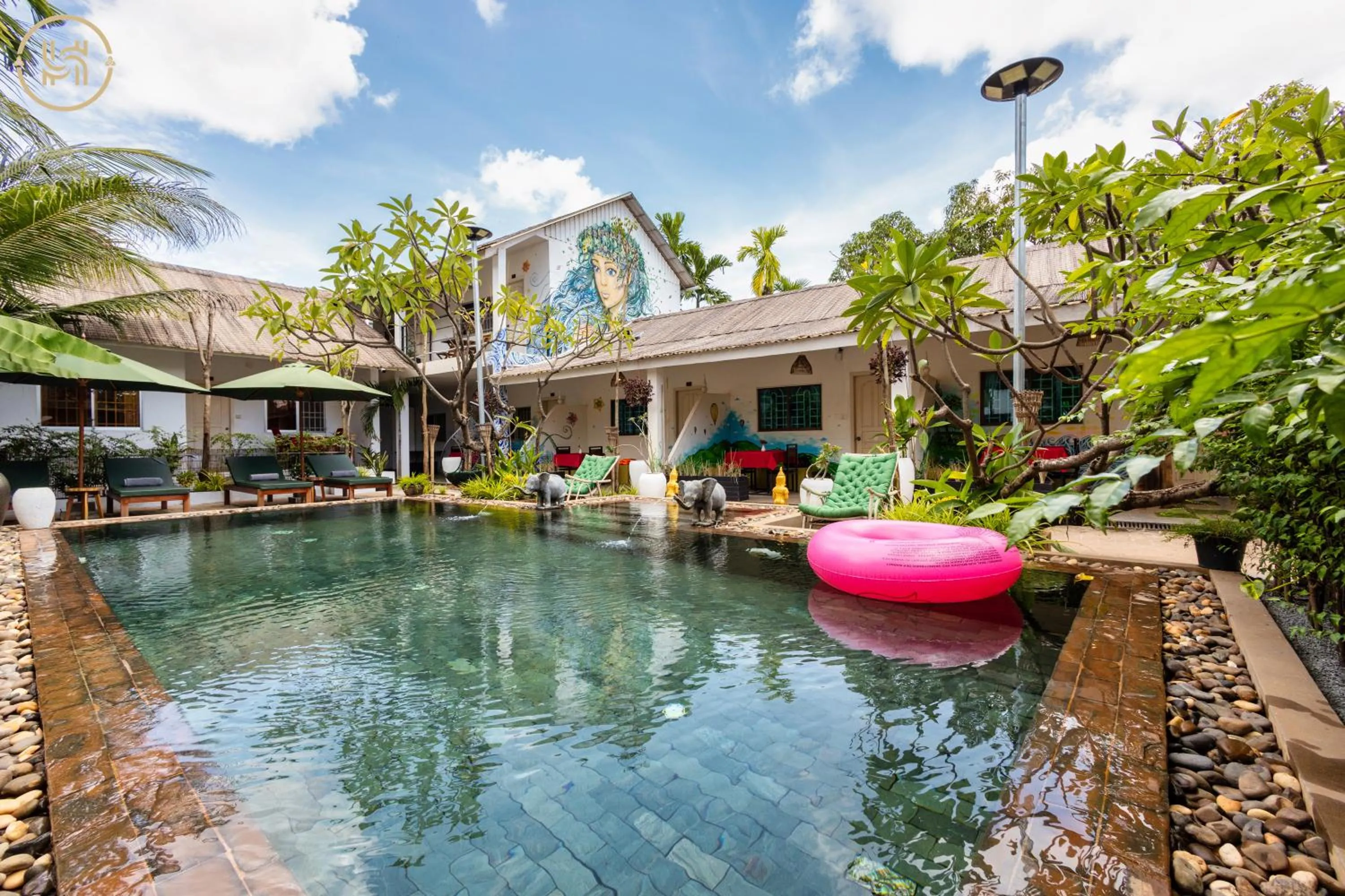 Property building in Green BOUTiQUE