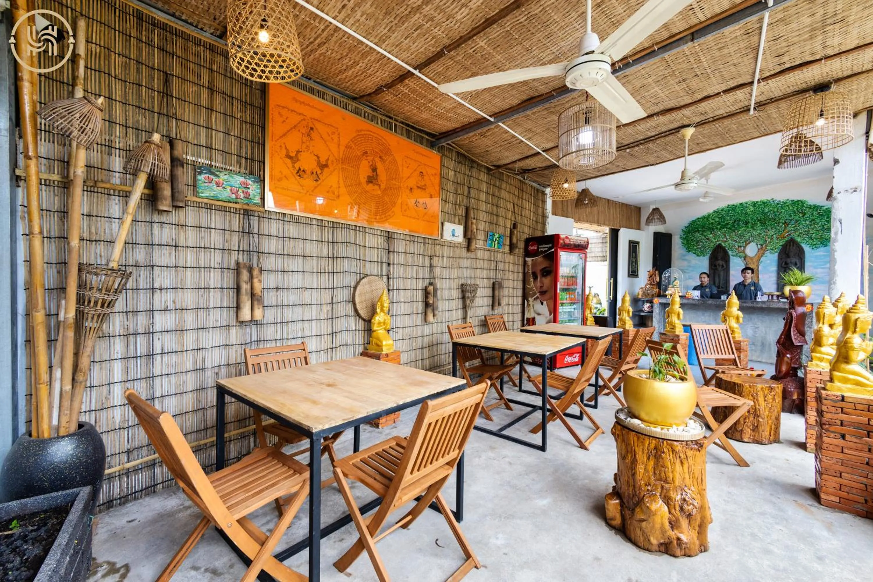 Restaurant/places to eat in Green BOUTiQUE