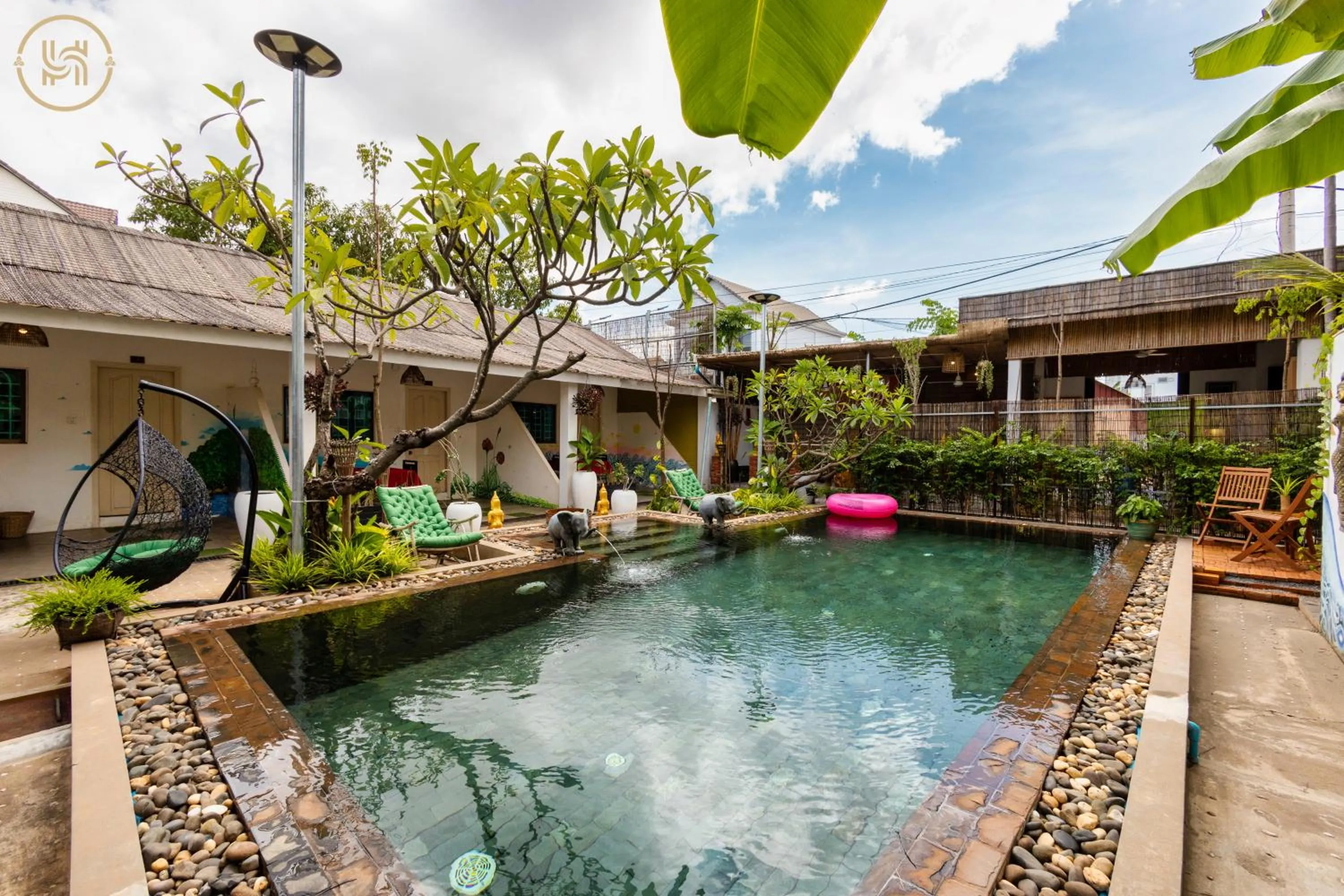 Swimming pool in Green BOUTiQUE