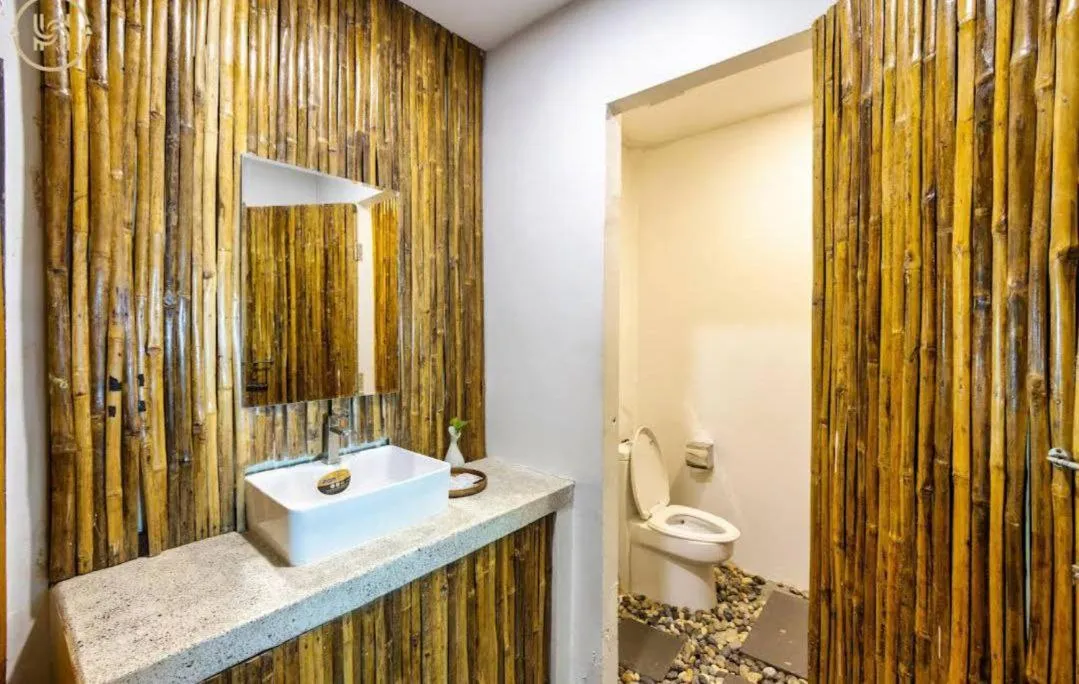 Shower in Green BOUTiQUE