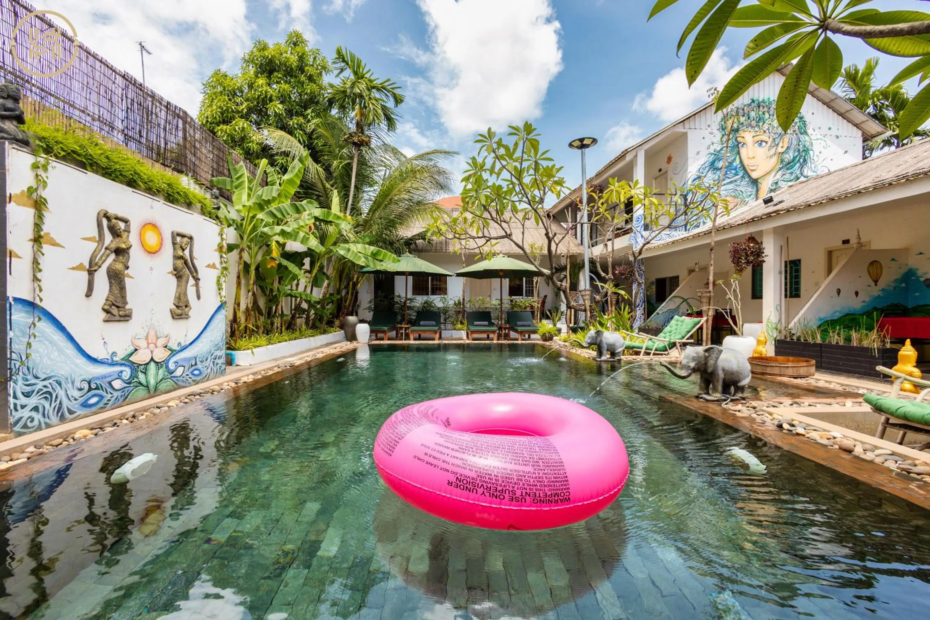 Swimming pool in Green BOUTiQUE