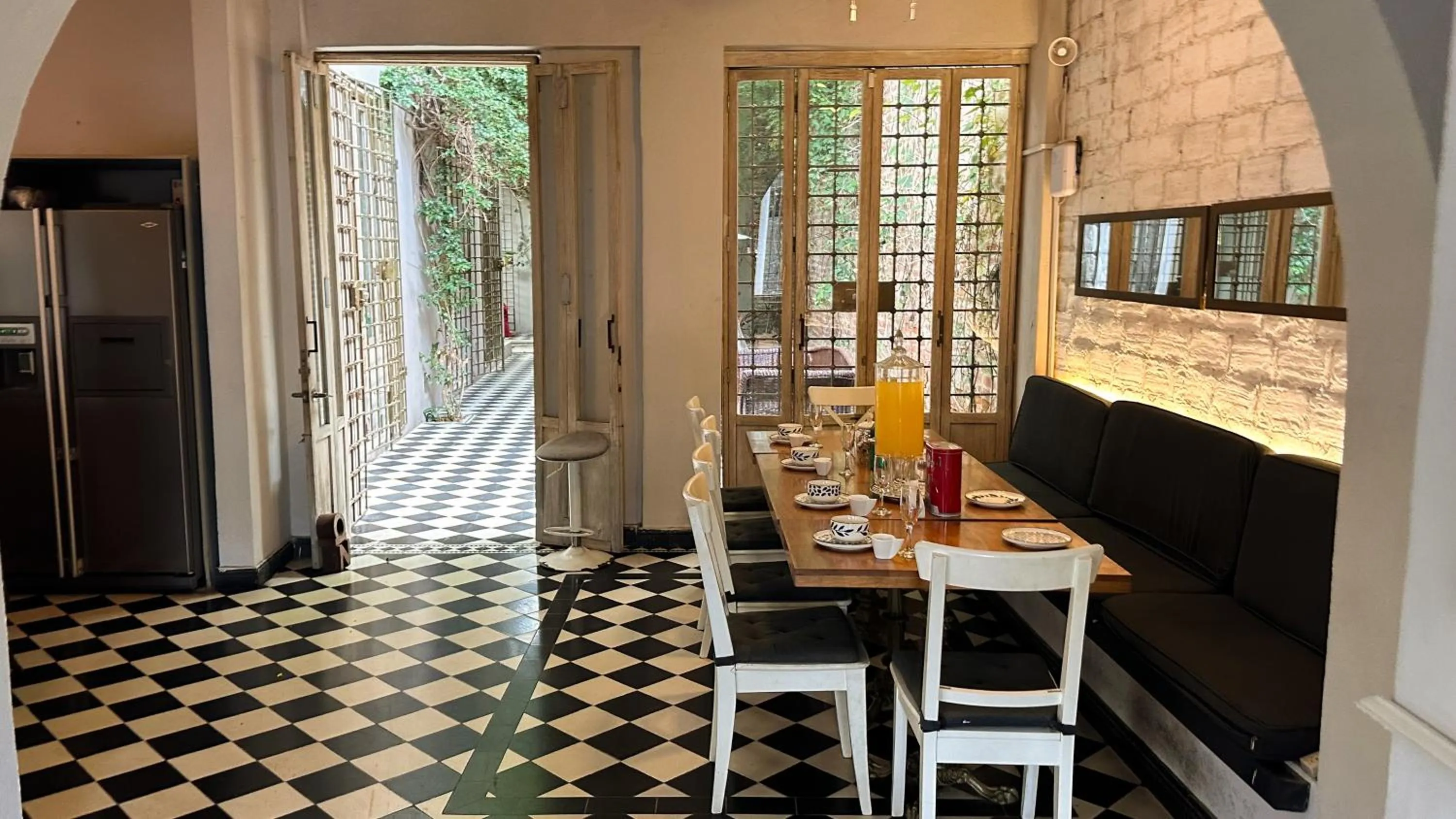 Dining area in Casa Charlotte - Alma Hotels