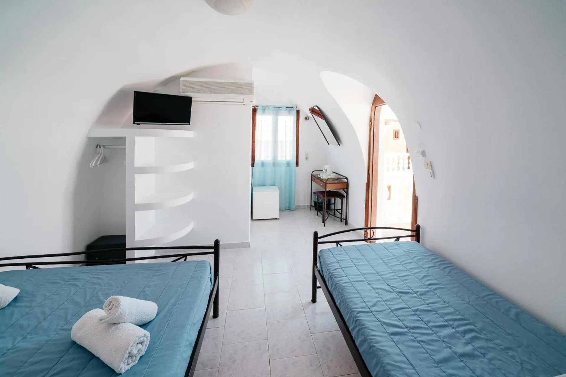 TV and multimedia, Bed in Villa Dima