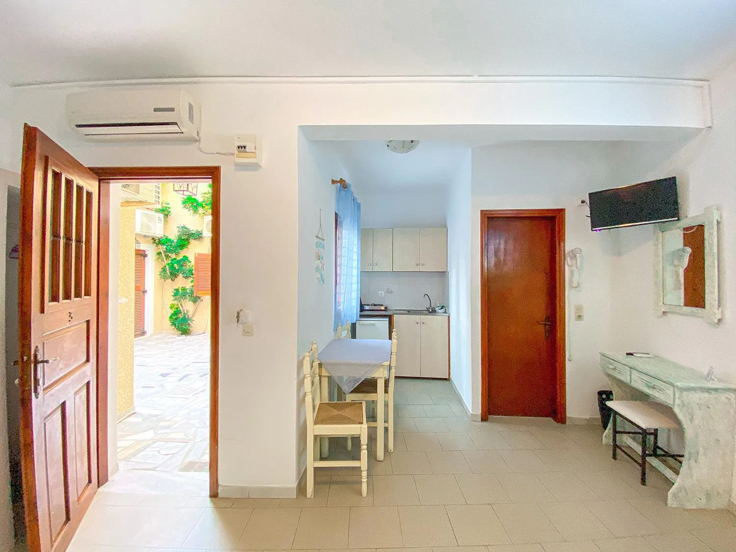 Kitchen or kitchenette, Bed in Villa Dima