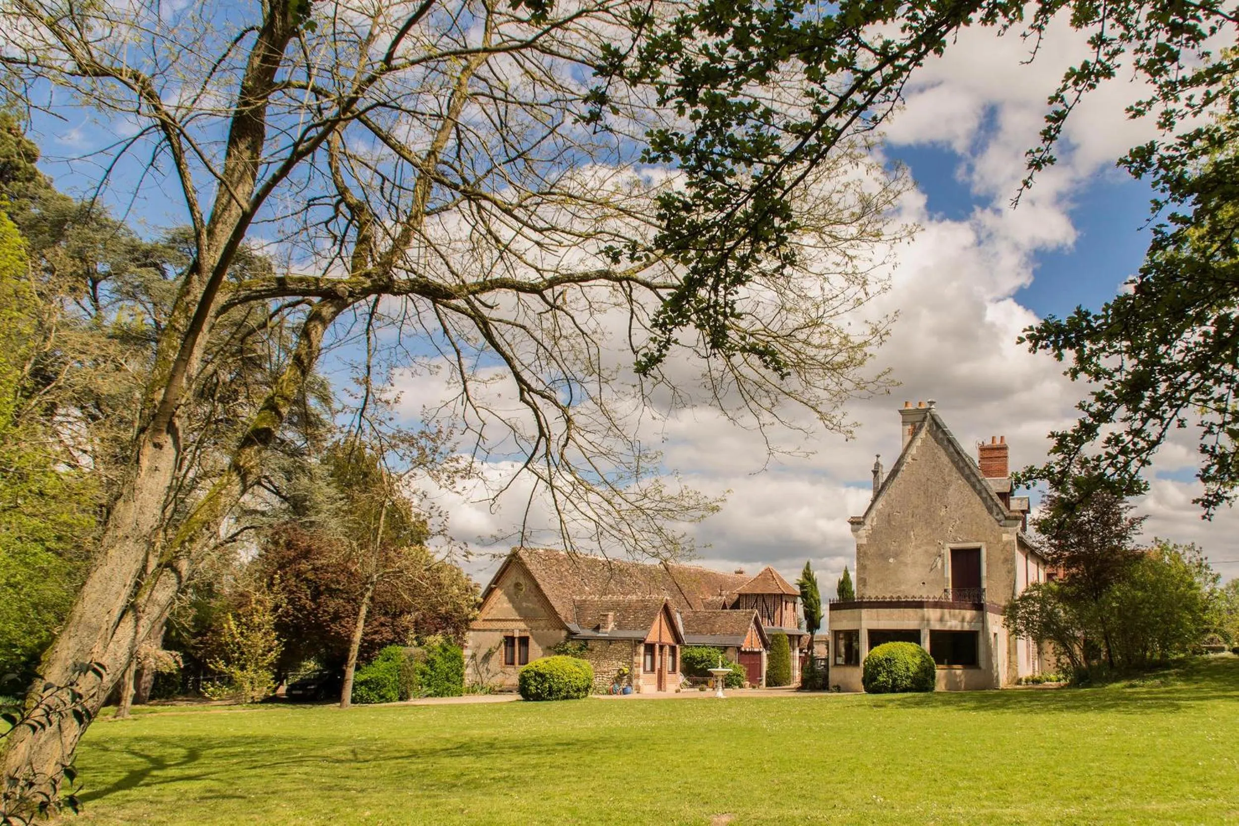 Property building in Manoir de la Maison Blanche
