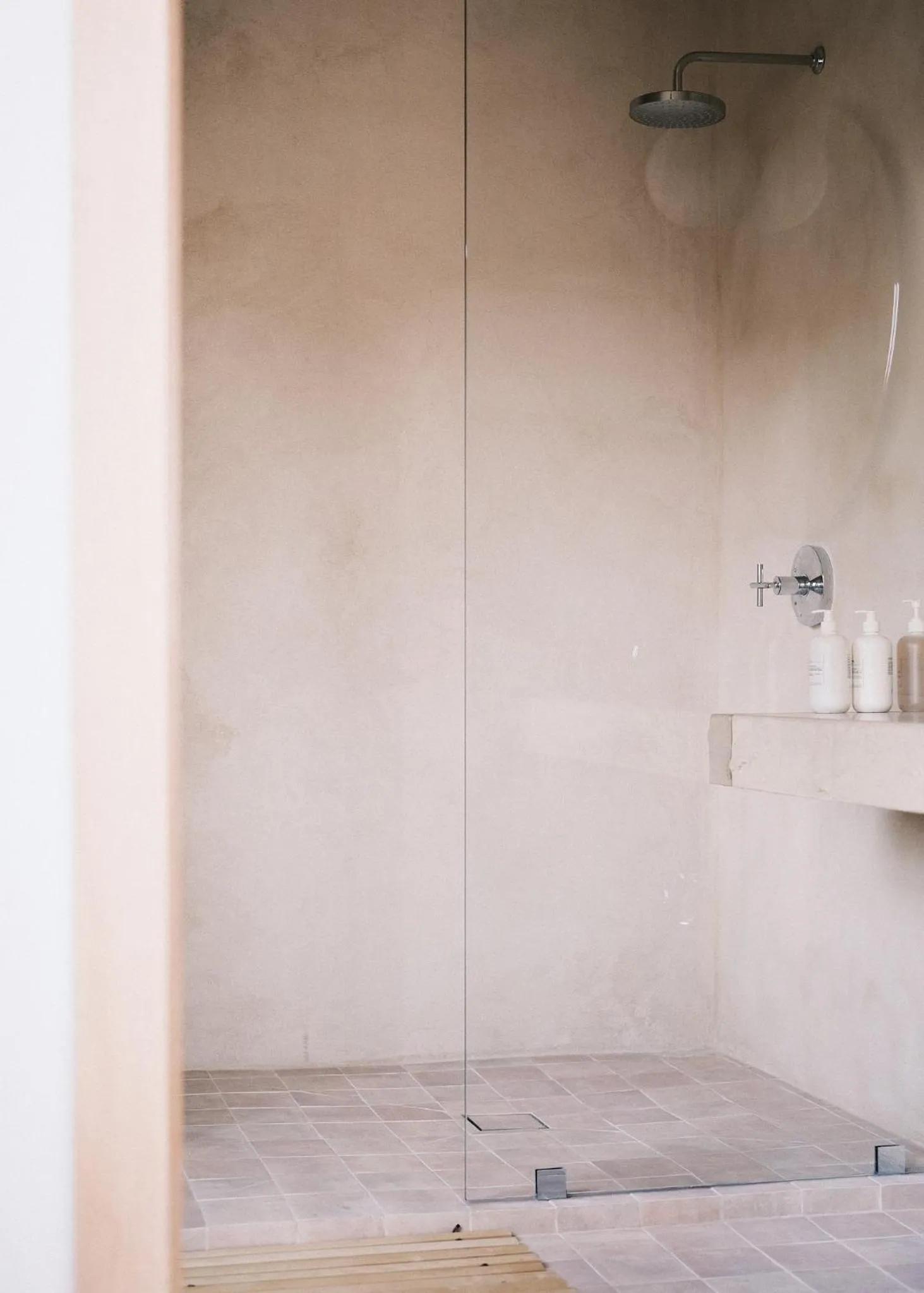 Bathroom in guesthouse by good neighbor