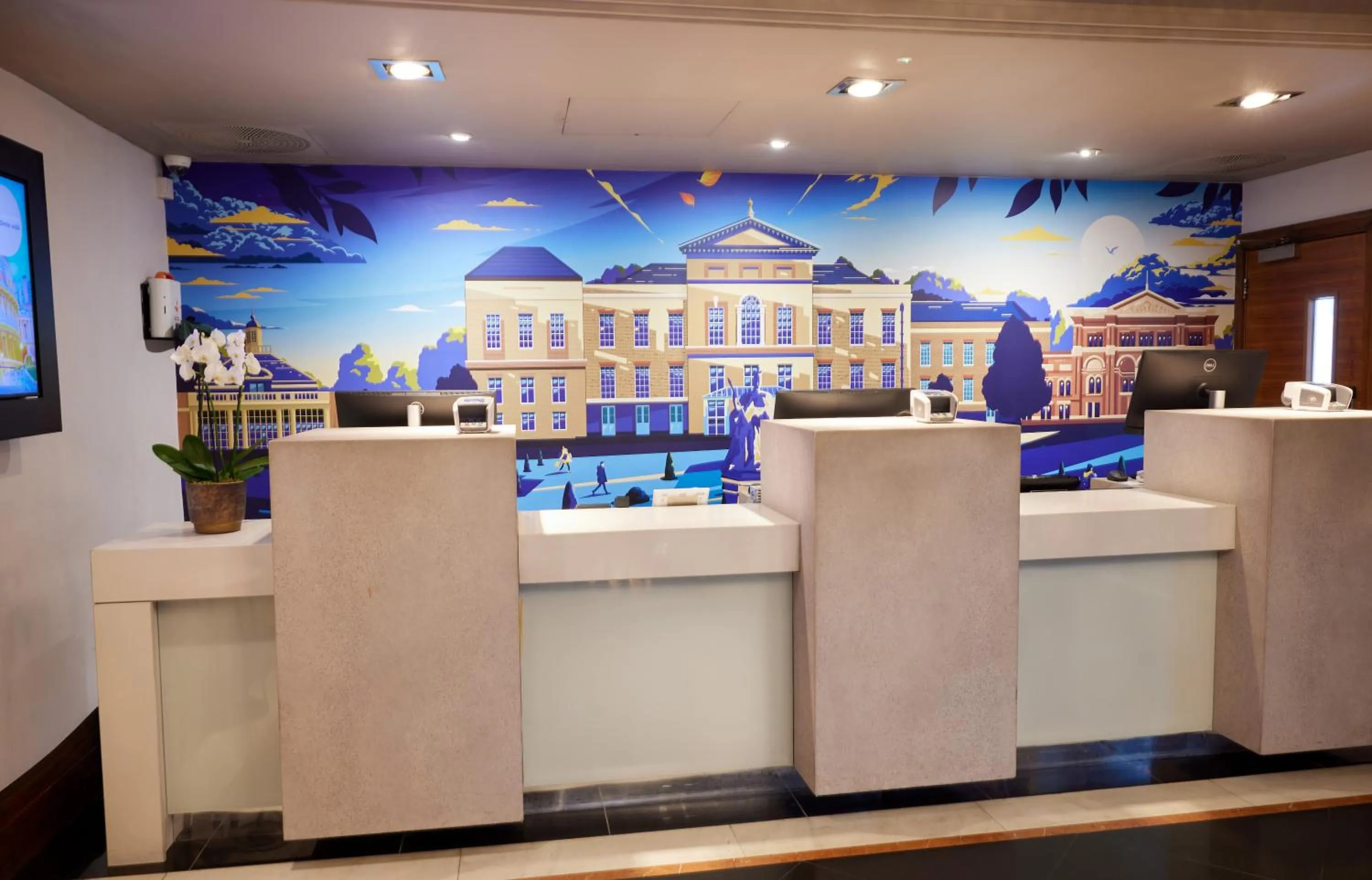 Lobby or reception in Thistle London Hyde Park Kensington Gardens