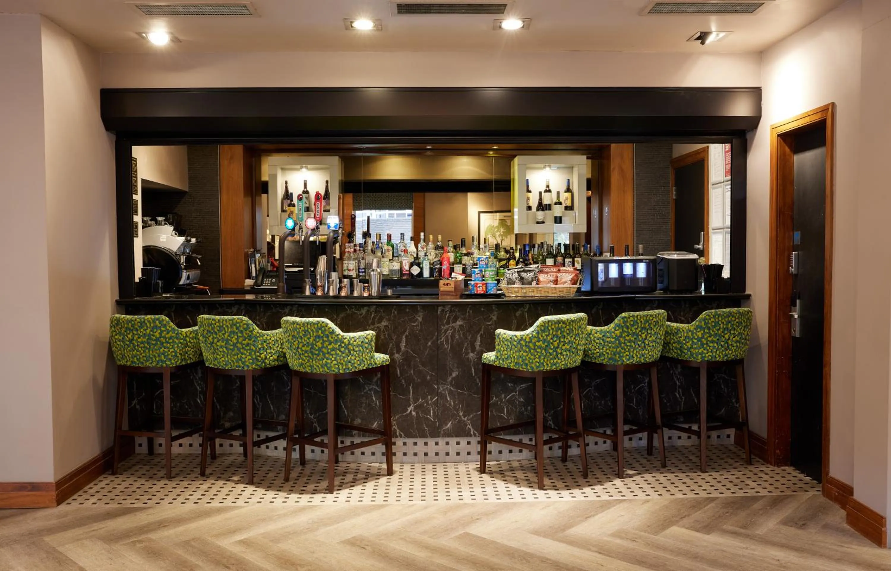 Lounge or bar in Thistle London Hyde Park Kensington Gardens