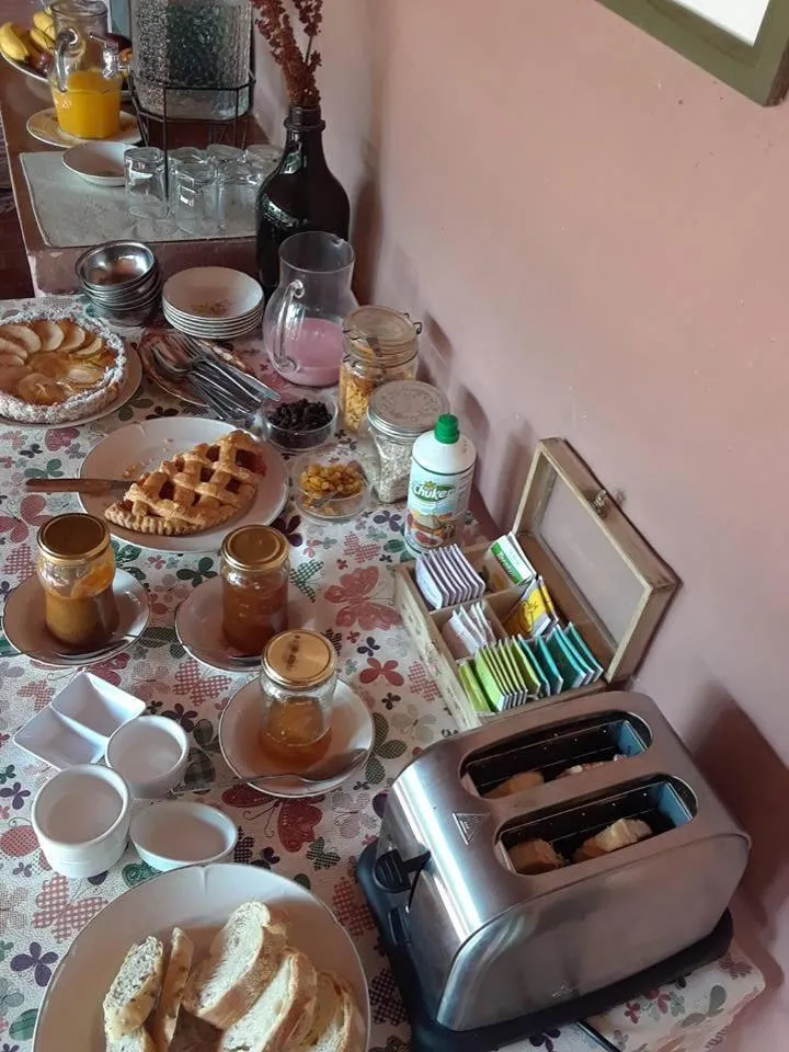 Buffet breakfast in Posada Don Salvador