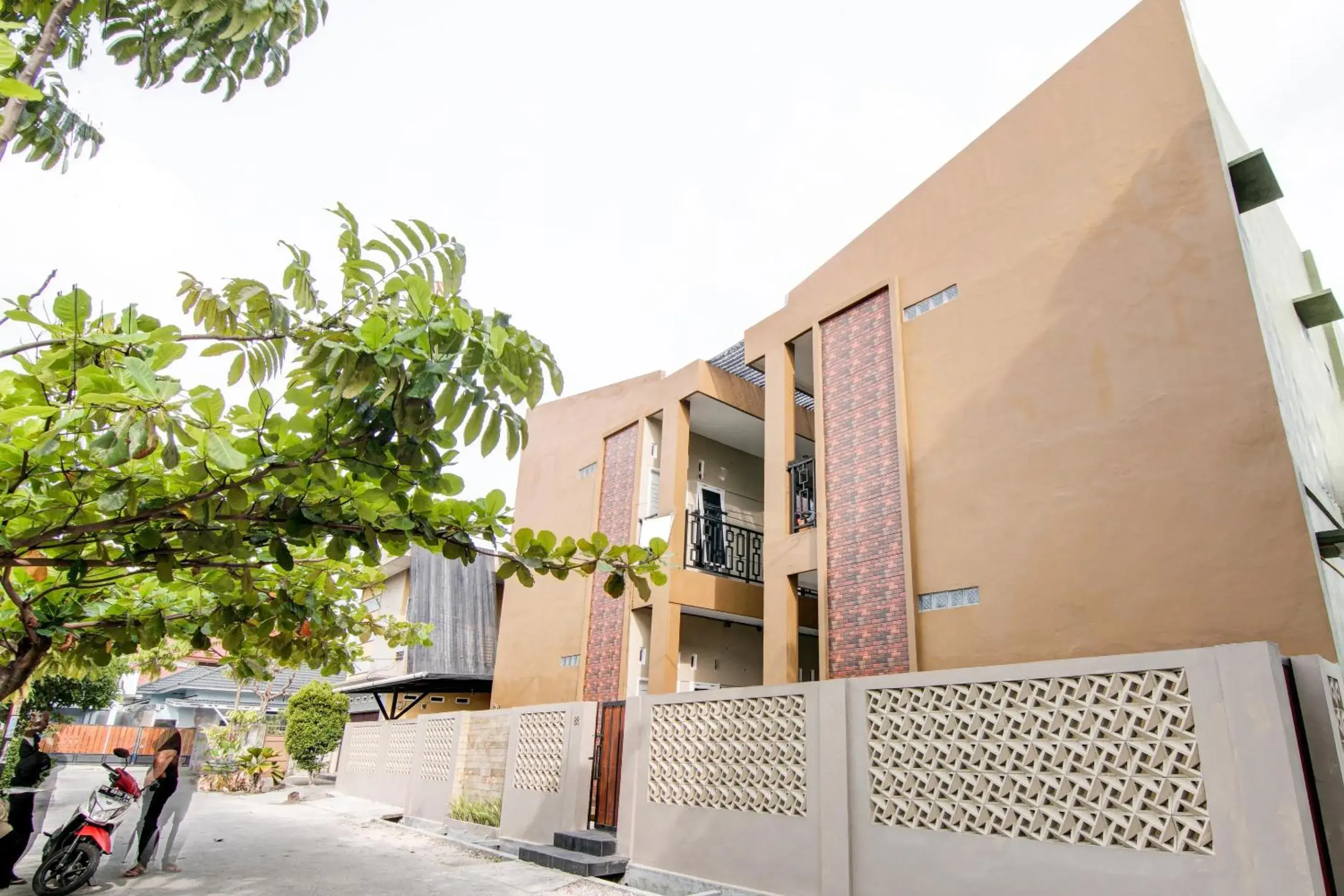 Facade/entrance in Hotel O Awi Stay Syariah Near SIMPANG KAWASAN INDUSTRI WILMAR PELINTUNG Facade/entrance in Hotel O Awi Stay Syariah Near SIMPANG KAWASAN INDUSTRI WILMAR PELINTUNG