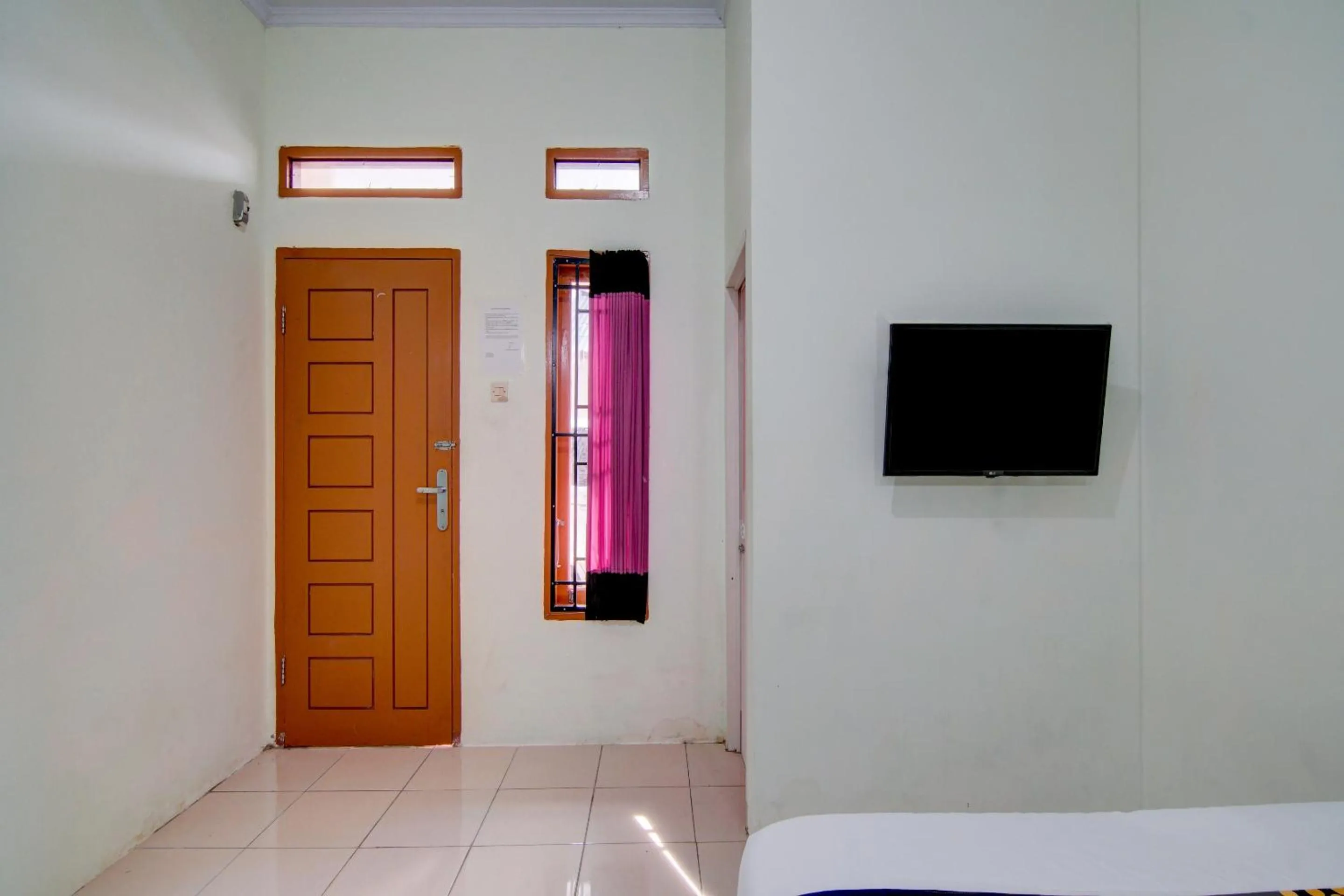 Bedroom, Bed in Hotel O Awi Stay Syariah Near SIMPANG KAWASAN INDUSTRI WILMAR PELINTUNG