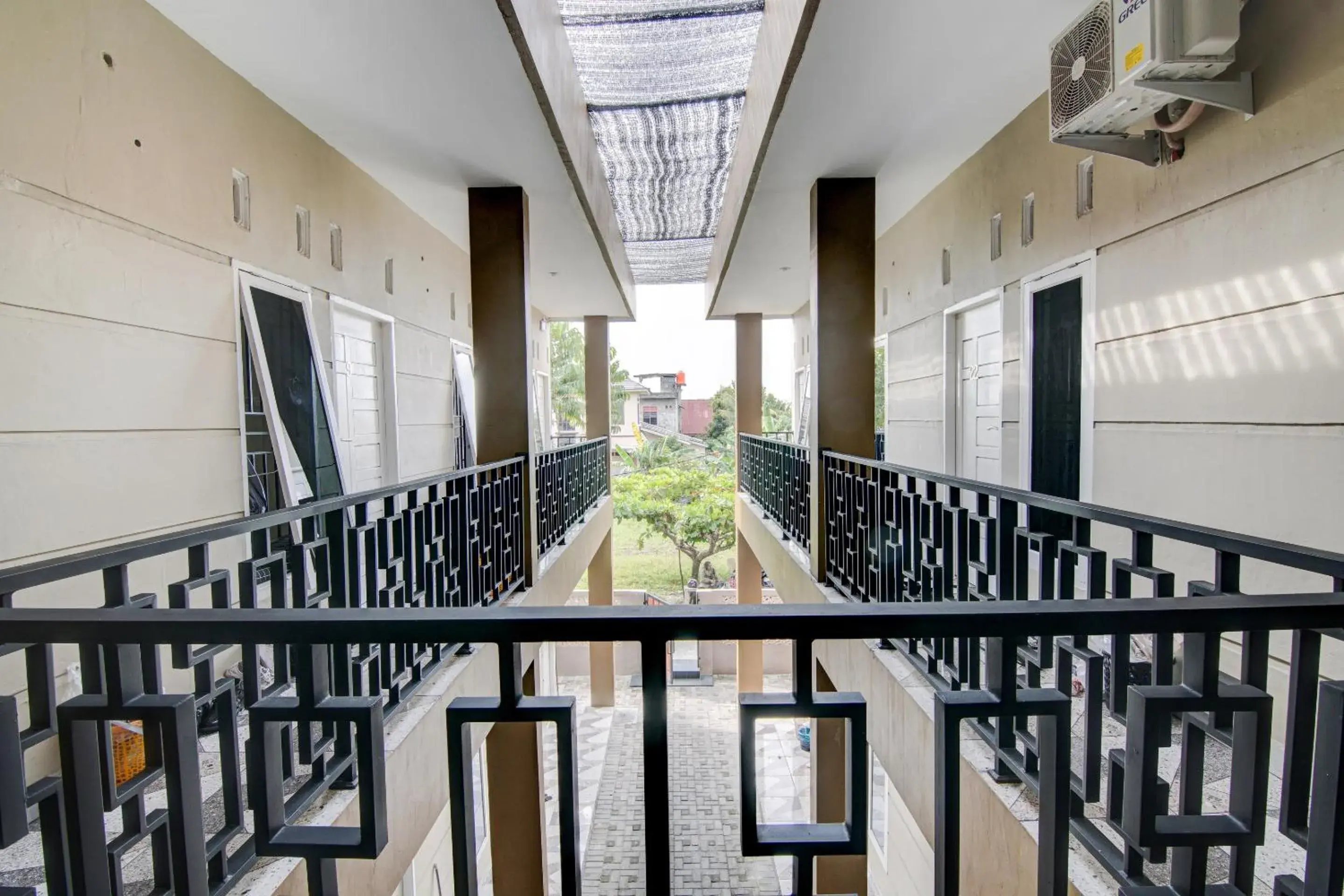 Lobby or reception in Hotel O Awi Stay Syariah Near SIMPANG KAWASAN INDUSTRI WILMAR PELINTUNG Lobby or reception in Hotel O Awi Stay Syariah Near SIMPANG KAWASAN INDUSTRI WILMAR PELINTUNG