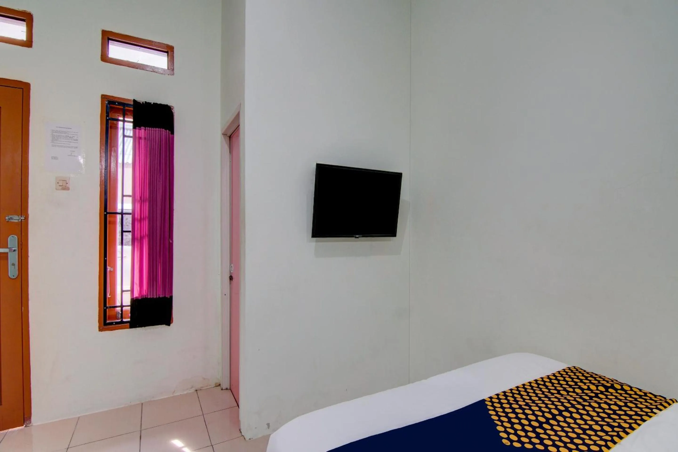 Bedroom, Bed in Hotel O Awi Stay Syariah Near SIMPANG KAWASAN INDUSTRI WILMAR PELINTUNG