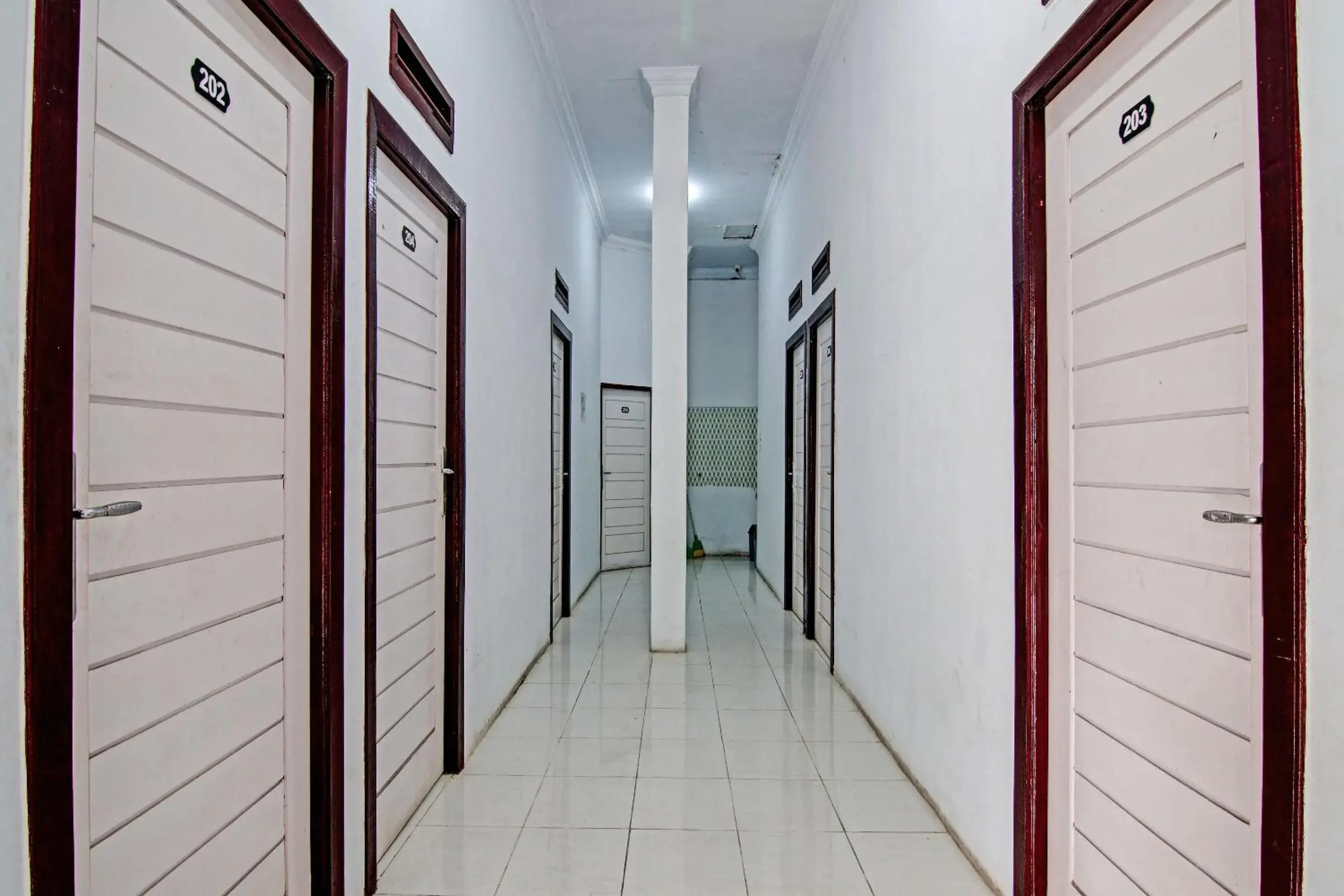 Lobby or reception in Hotel O Lestari Baru Syariah Near SMA Negeri 1 Salo Lobby or reception in Hotel O Lestari Baru Syariah Near SMA Negeri 1 Salo