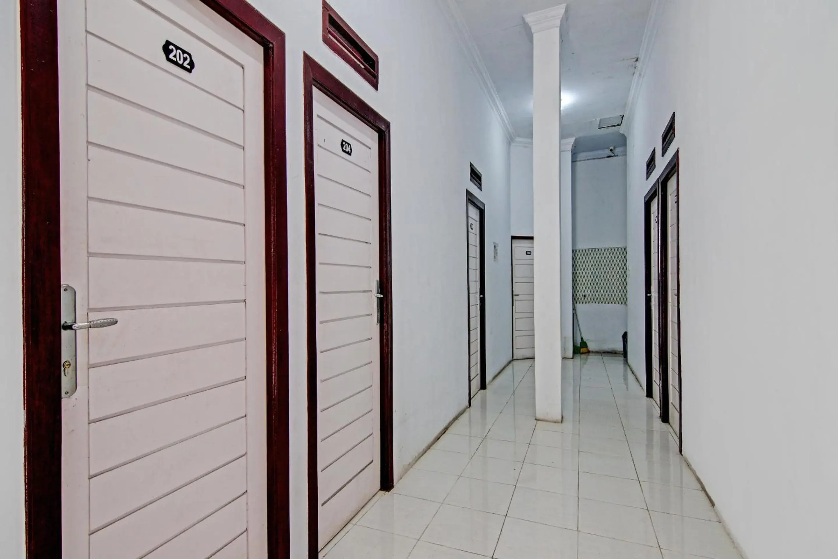 Lobby or reception in Hotel O Lestari Baru Syariah Near SMA Negeri 1 Salo Lobby or reception in Hotel O Lestari Baru Syariah Near SMA Negeri 1 Salo