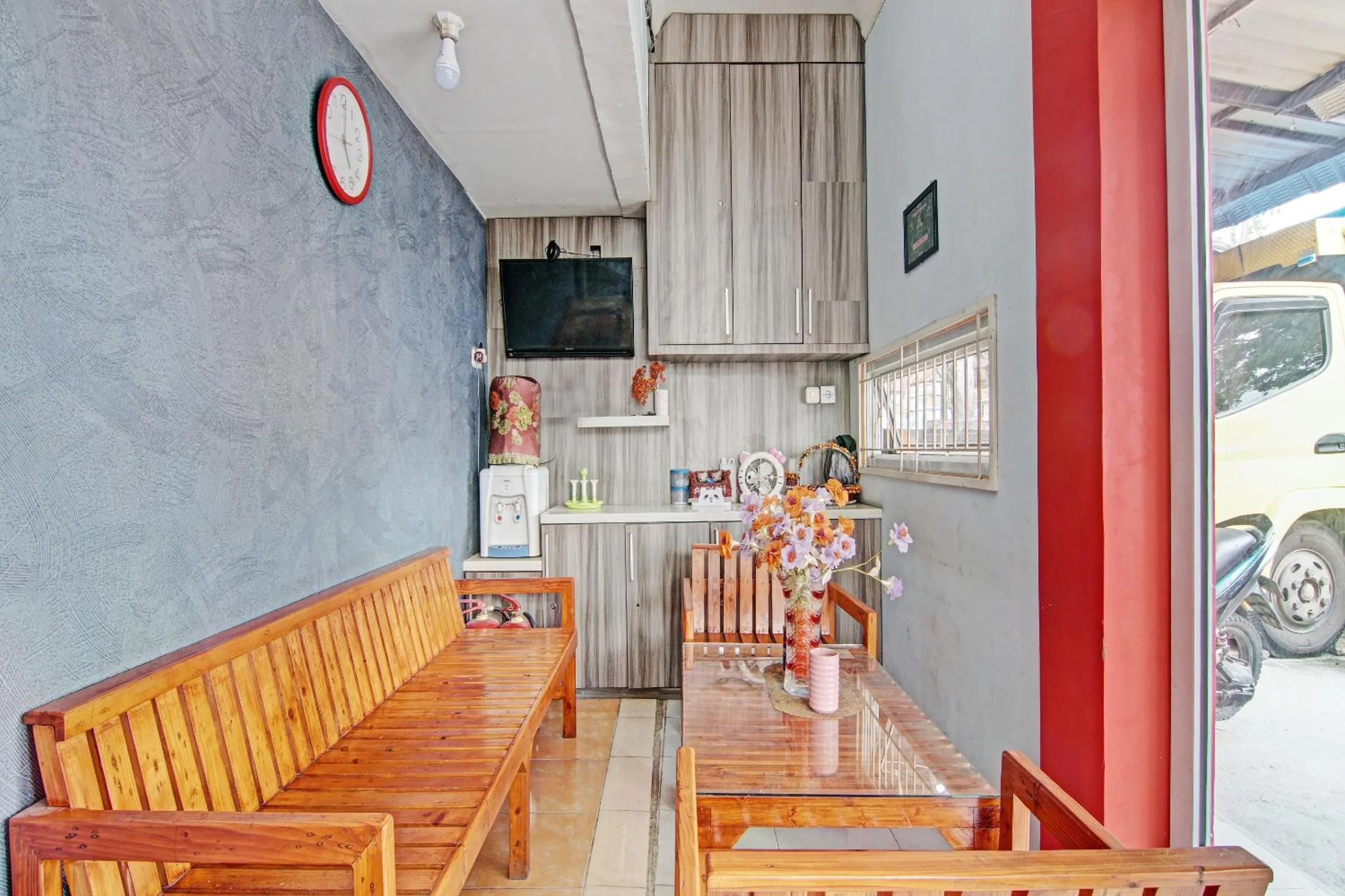 Lobby or reception in Hotel O Lestari Baru Syariah Near SMA Negeri 1 Salo