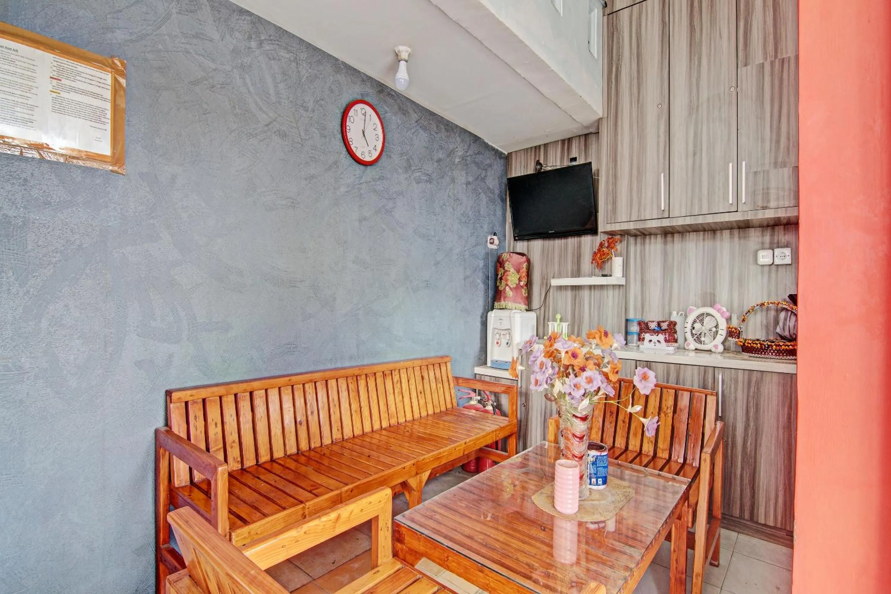 Lobby or reception in Hotel O Lestari Baru Syariah Near SMA Negeri 1 Salo