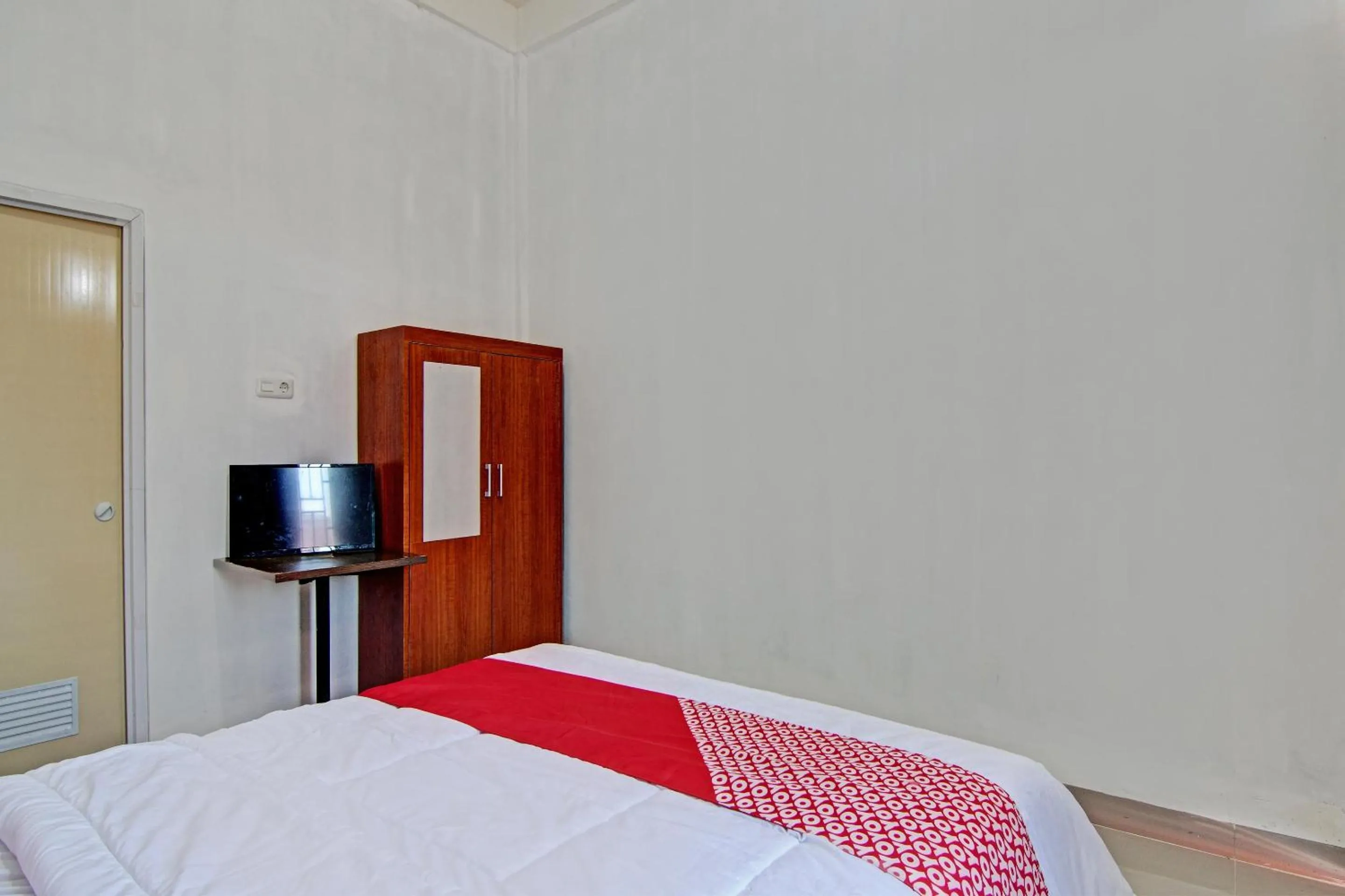 Bedroom, Bed in Hotel O Lestari Baru Syariah Near SMA Negeri 1 Salo