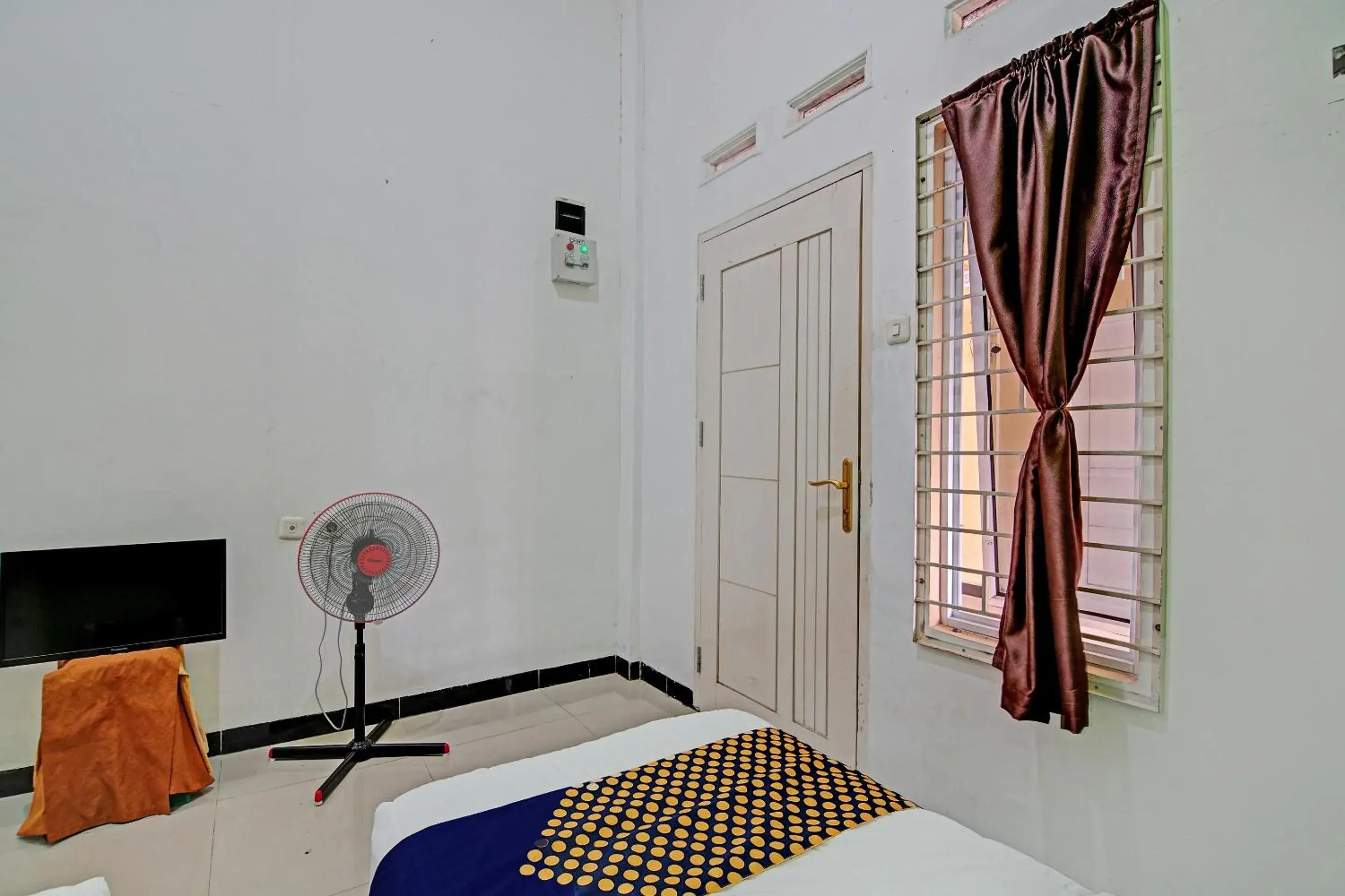 Bedroom, Bed in Hotel O Penginapan Puti SyariahNearBandara Sultan Syarif Kasim II Bedroom, Bed in Hotel O Penginapan Puti SyariahNearBandara Sultan Syarif Kasim II