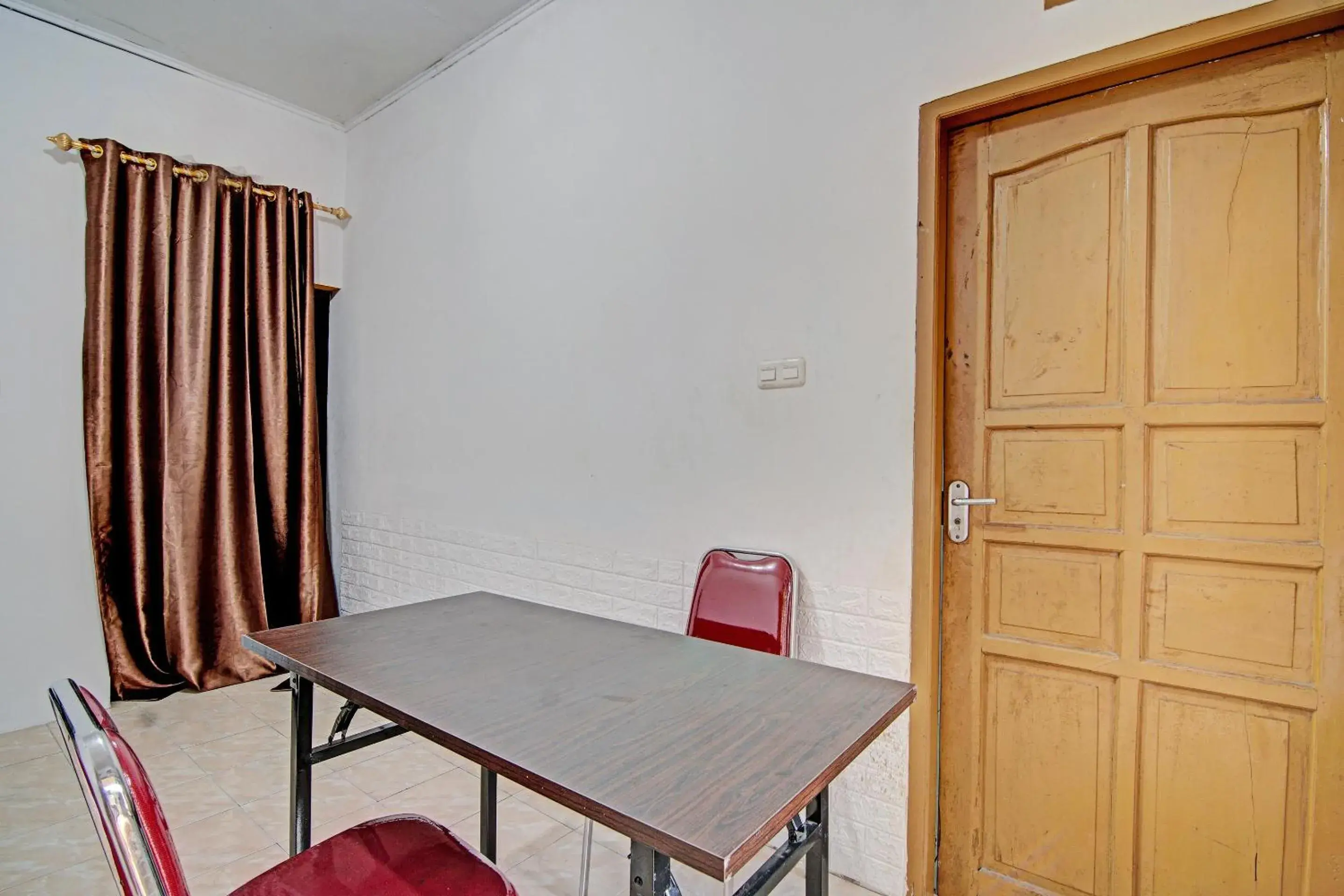 Lobby or reception in Hotel O Penginapan Puti SyariahNearBandara Sultan Syarif Kasim II Lobby or reception in Hotel O Penginapan Puti SyariahNearBandara Sultan Syarif Kasim II