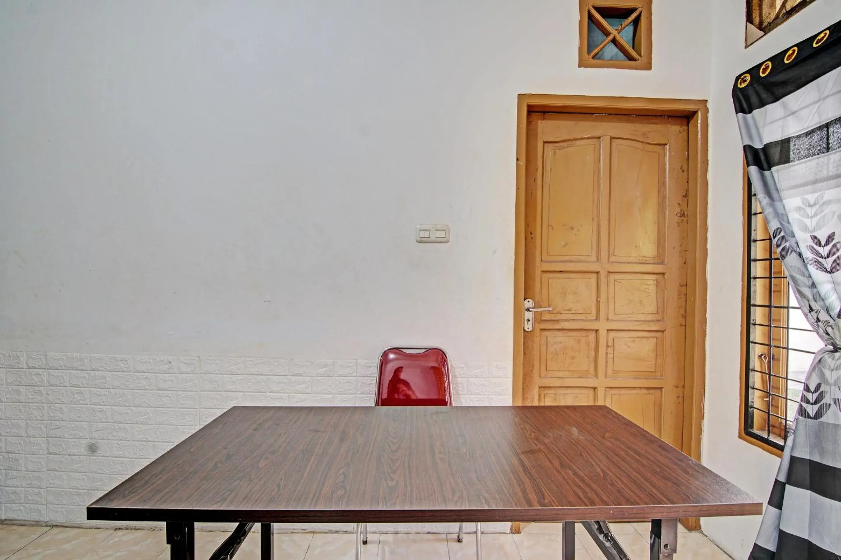 Lobby or reception in Hotel O Penginapan Puti SyariahNearBandara Sultan Syarif Kasim II Lobby or reception in Hotel O Penginapan Puti SyariahNearBandara Sultan Syarif Kasim II