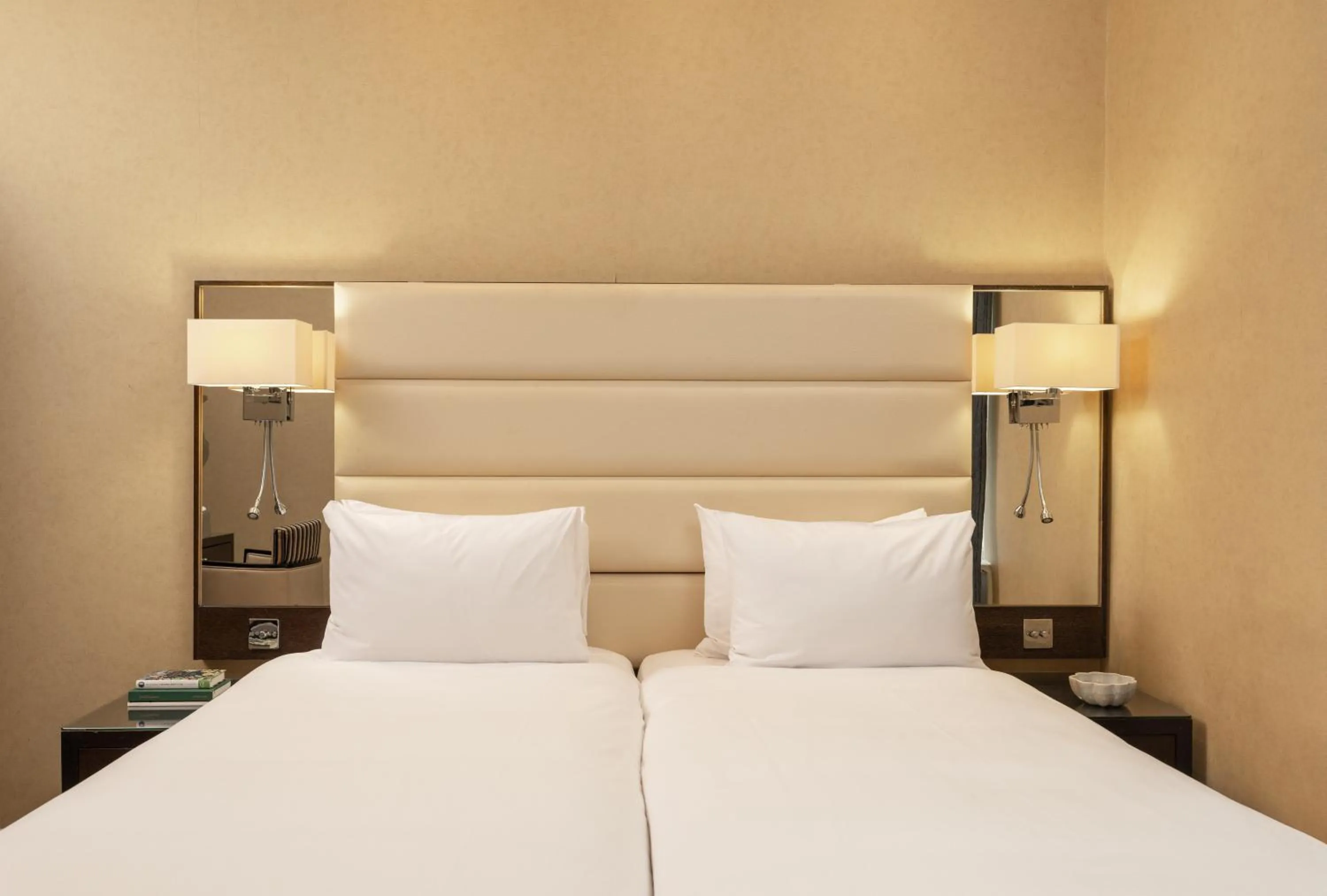 Bedroom, Bed in Park Grand Hyde Park